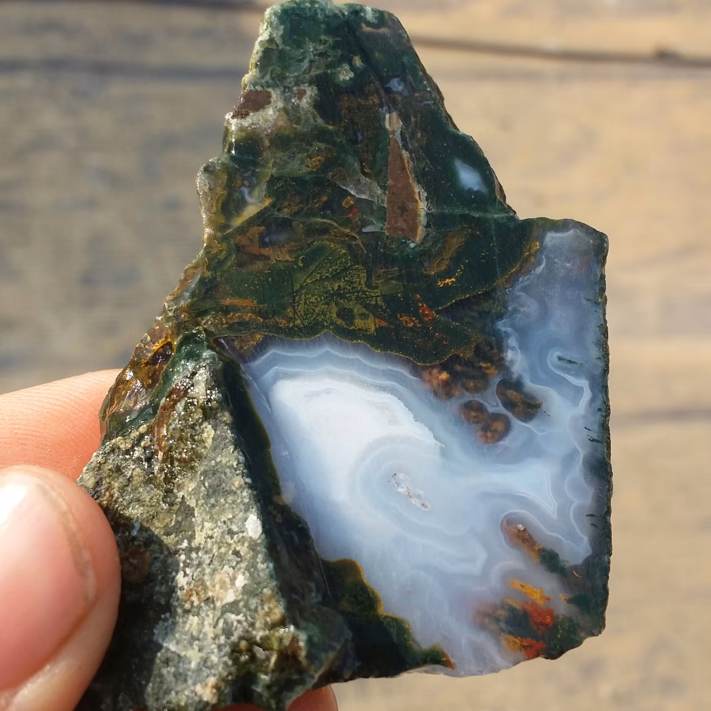 اسلایس سنگ راف عقیق سلیمانی3بعدی بهمراه منظره جلگه ای خاص شاهکار خلقت کاملا طبیعی
با قابلیت ساخت چند نگین محشر
 کد 8884