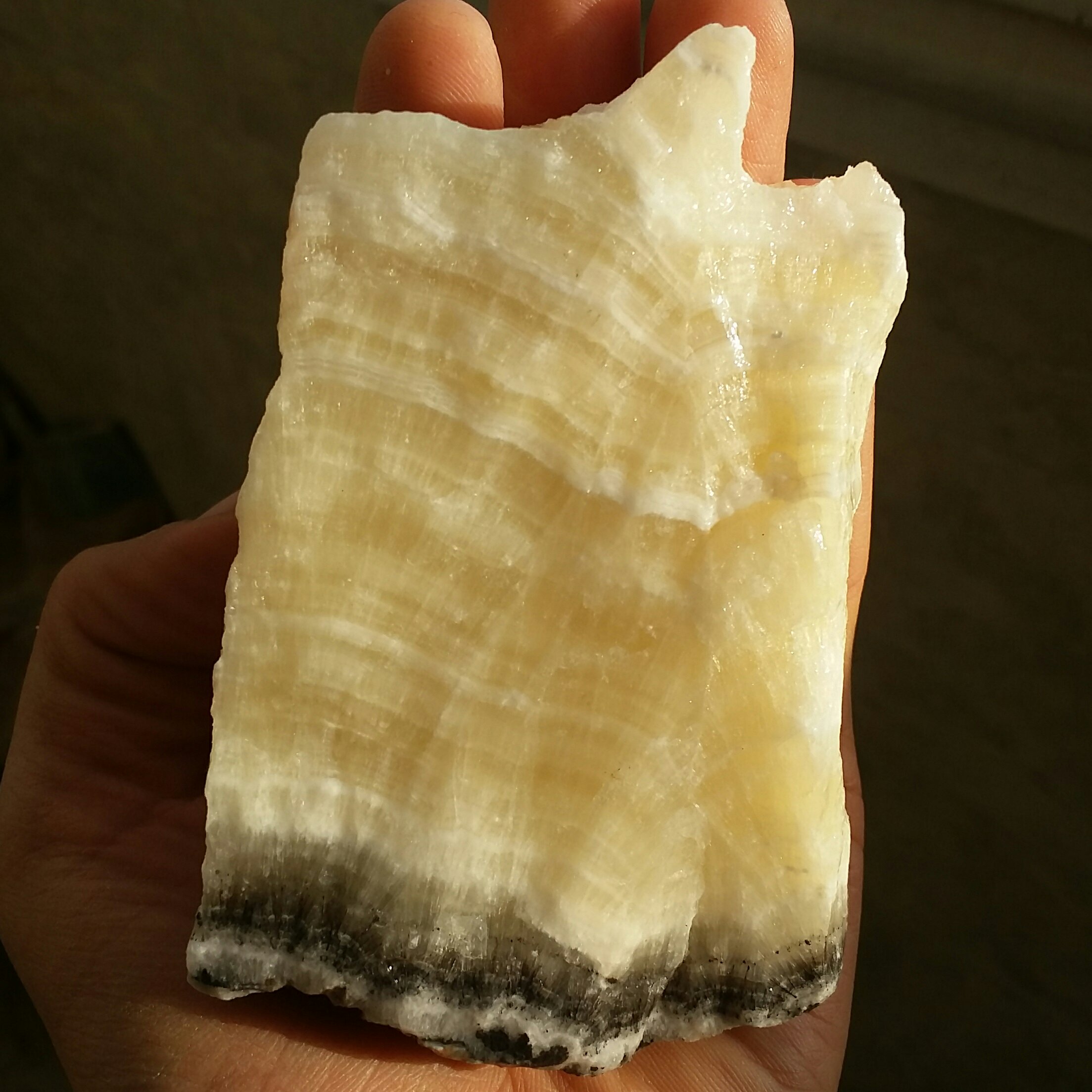 سنگ راف غووولپیکر وارداتی آراگونیت زرد کمیاب 100 در 100 طبیعی شاهکار خلقت خاص
با قابلیت ساخت چندین نگین خاص و دیدنی