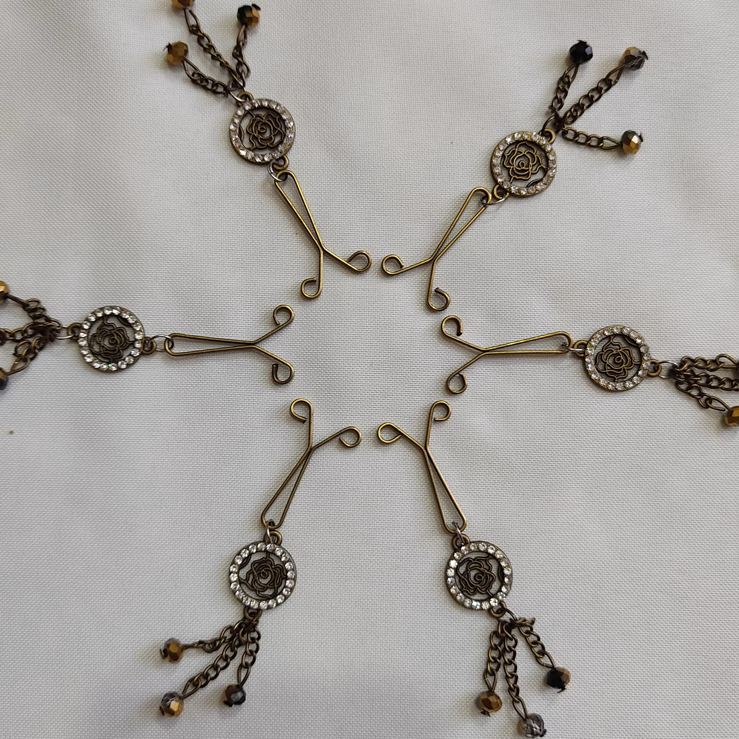 گیره روسری آویز دار