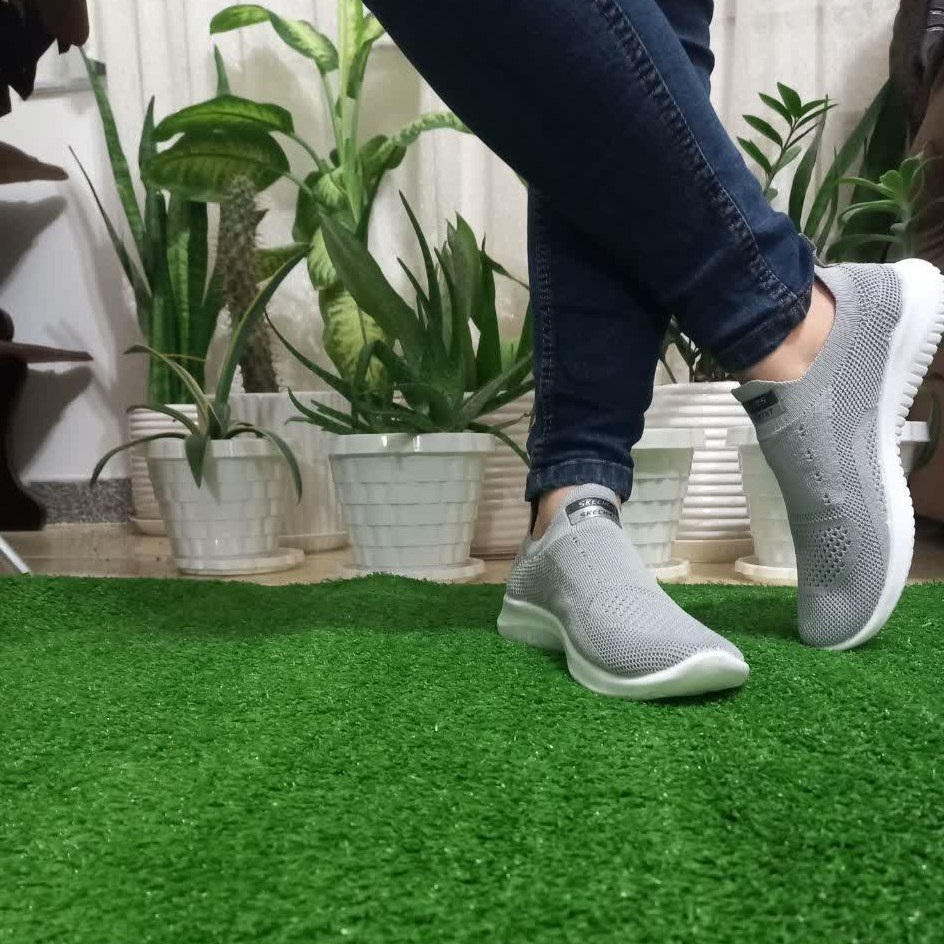 کتانی جورابی زنانه بدون بند ،رنگ طوسی و مشکی موجود هست