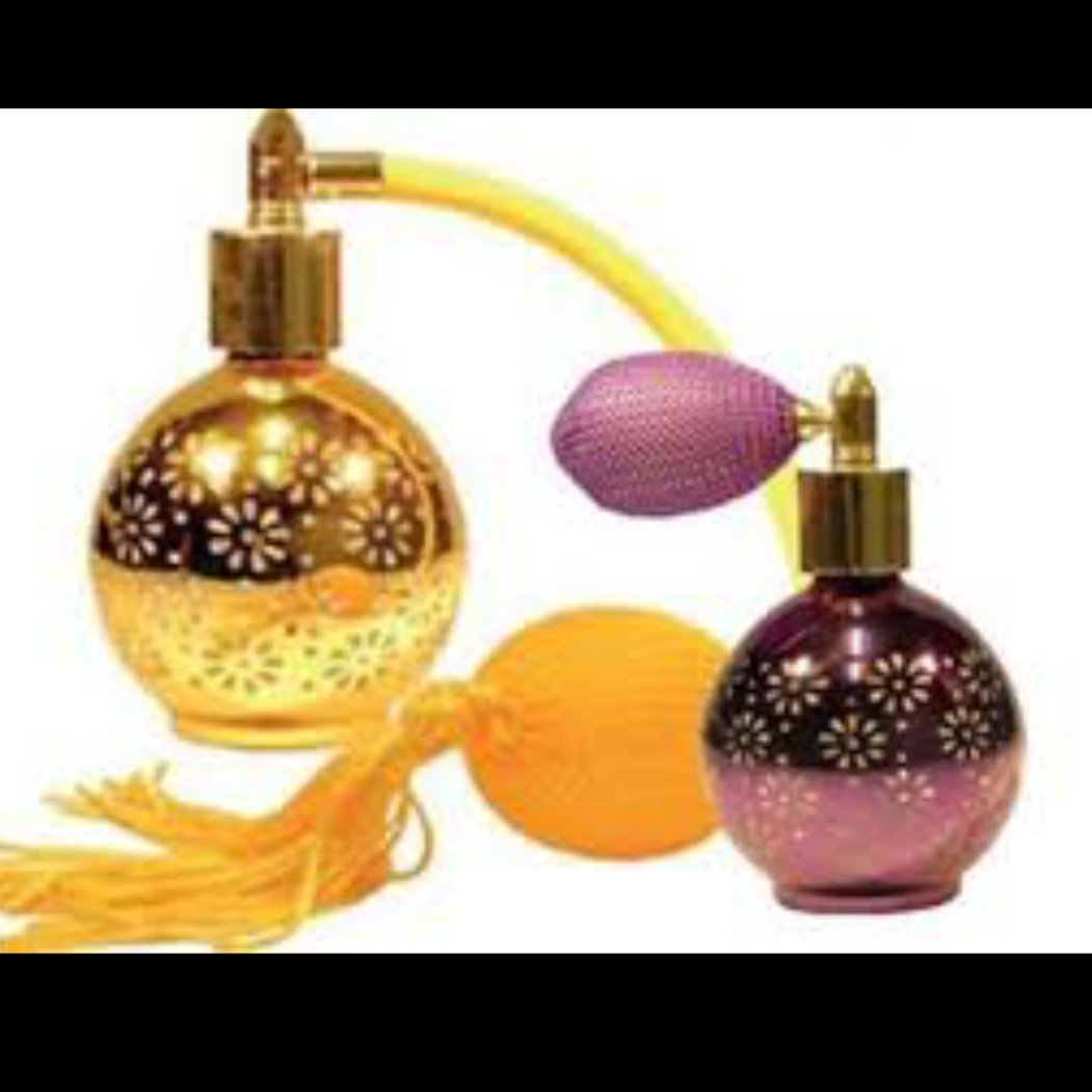 عطر گل یاس سفید با طبعی گرم و رایحه ای دلنشین برآب خاص پسندان