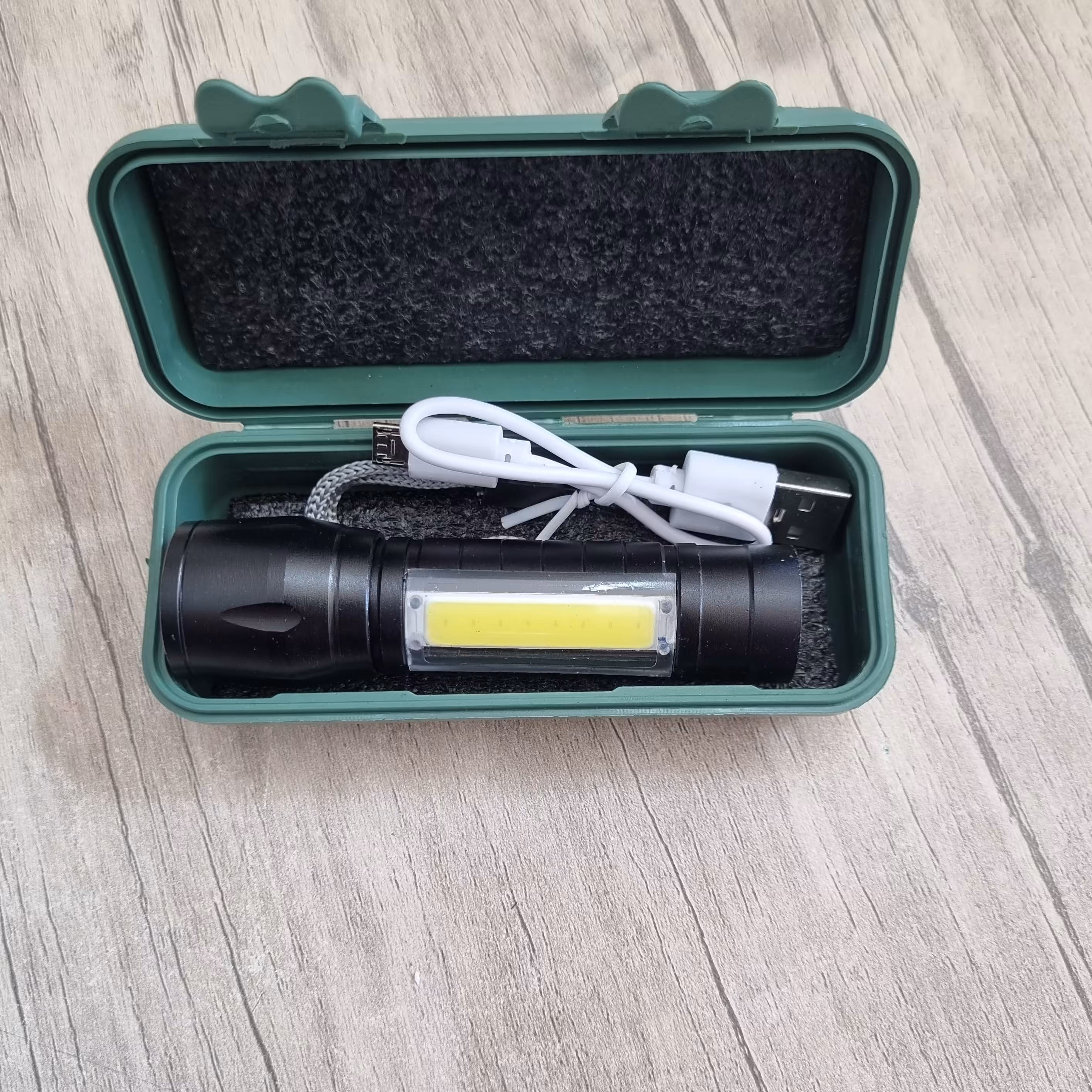 چراغ قوه پلیسی کوچک 