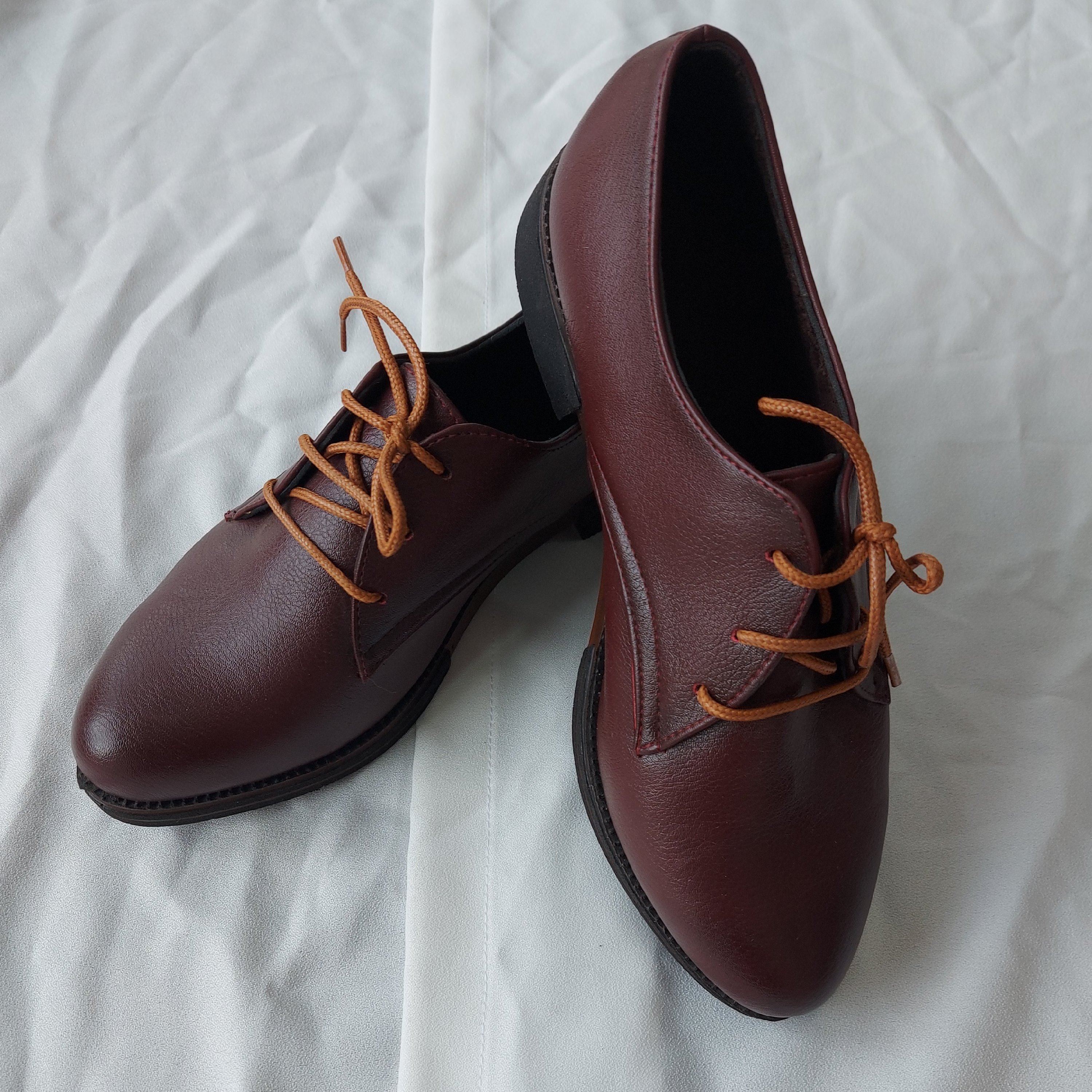 کفش راحتی بنددار ،سبک دردو رنگ زرشکی وعسلی