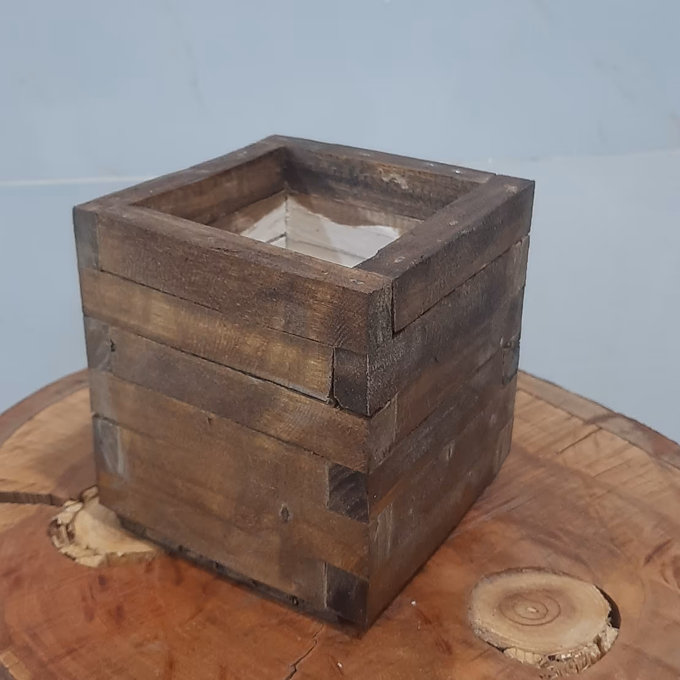 گلدان چوبی مقاوم به رطوبت  بسته به سایز دلخواه قیمت متفاوت (سفارشی) 