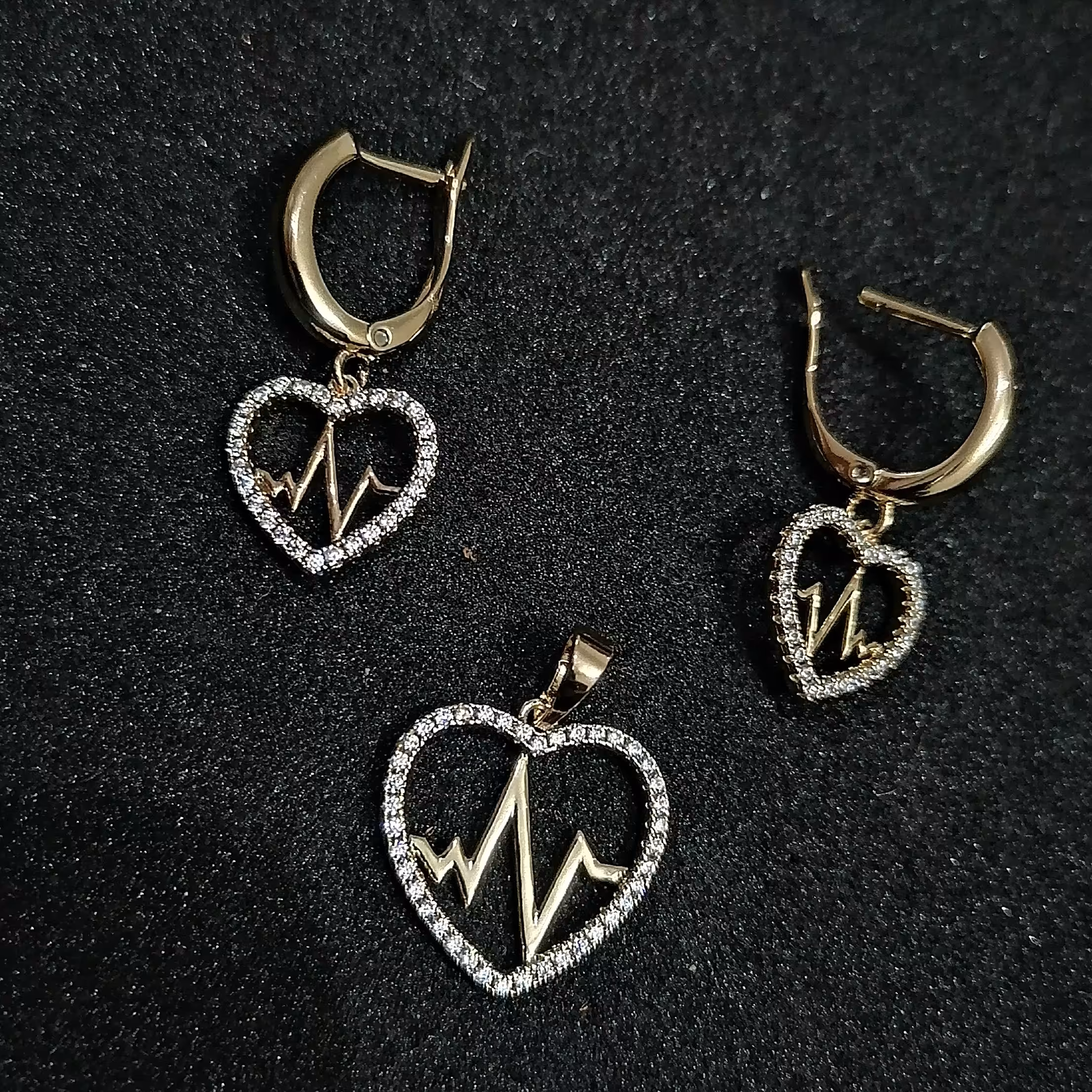 نیم ست مارک ژوپینگ همراه با زنجیر