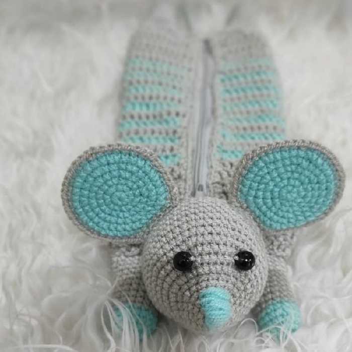 جامدادی آقا موشه کاملا دستبافت قابل شستشو بافته شده با کاموای ایرانی