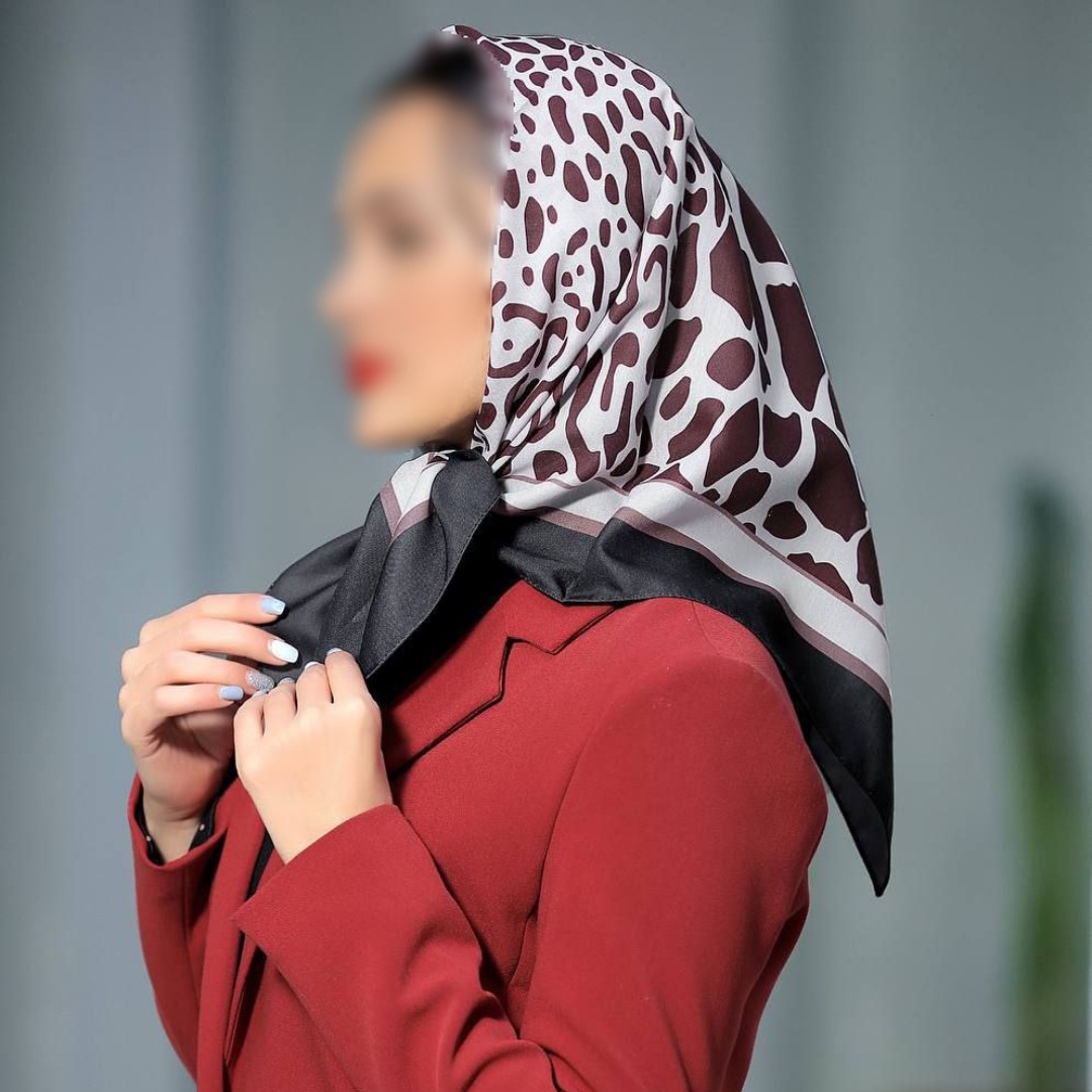 مینی اسکارف زمینه سفید جگری ارسال رایگان (باندانا)
