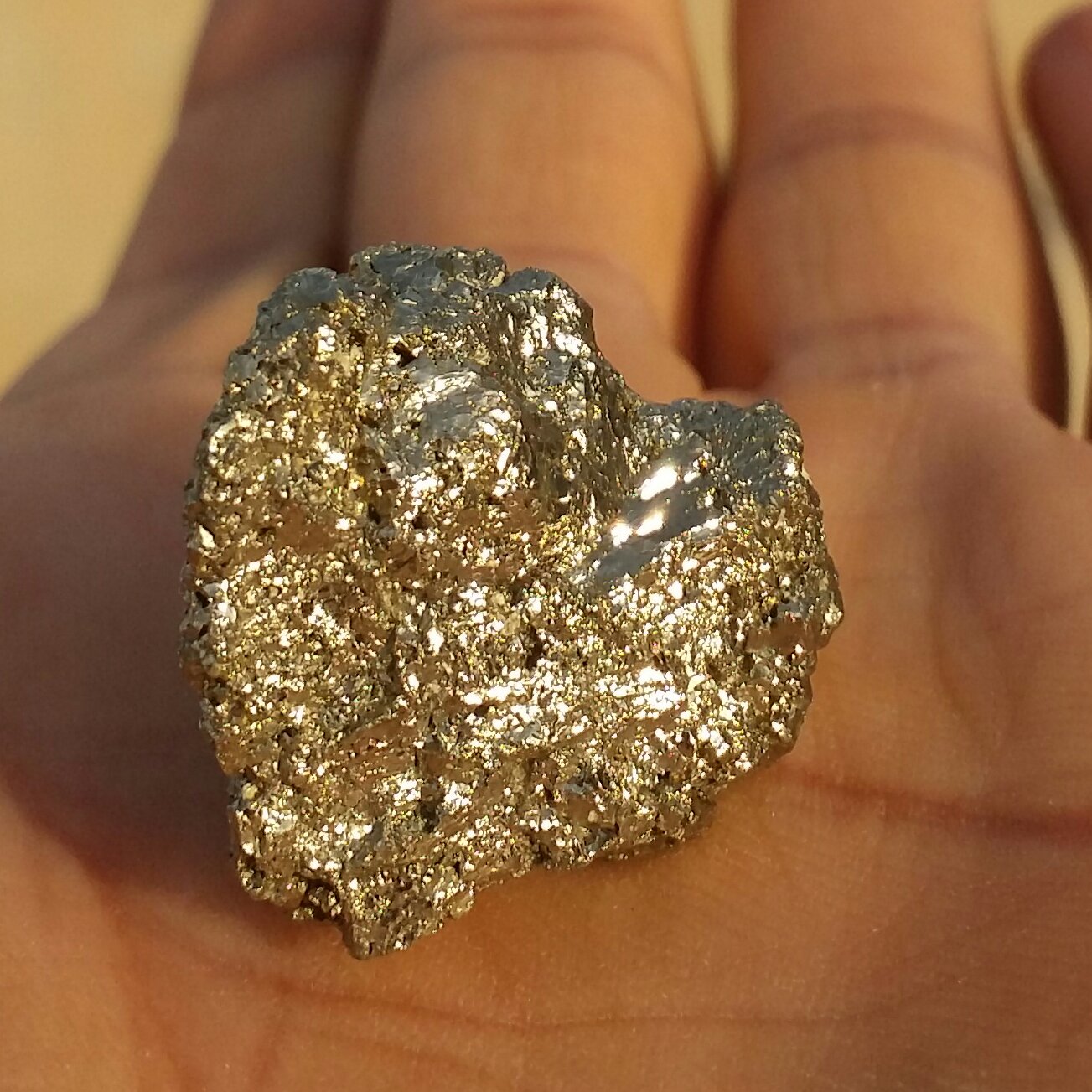 سنگ راف حبه شده پیریت طلایی ملقب به سنگ طلا 100 در 100 طبیعی شاهکار خلقت
تماما پیریت بدون ناخالصی
بی نظییر
کد 8977