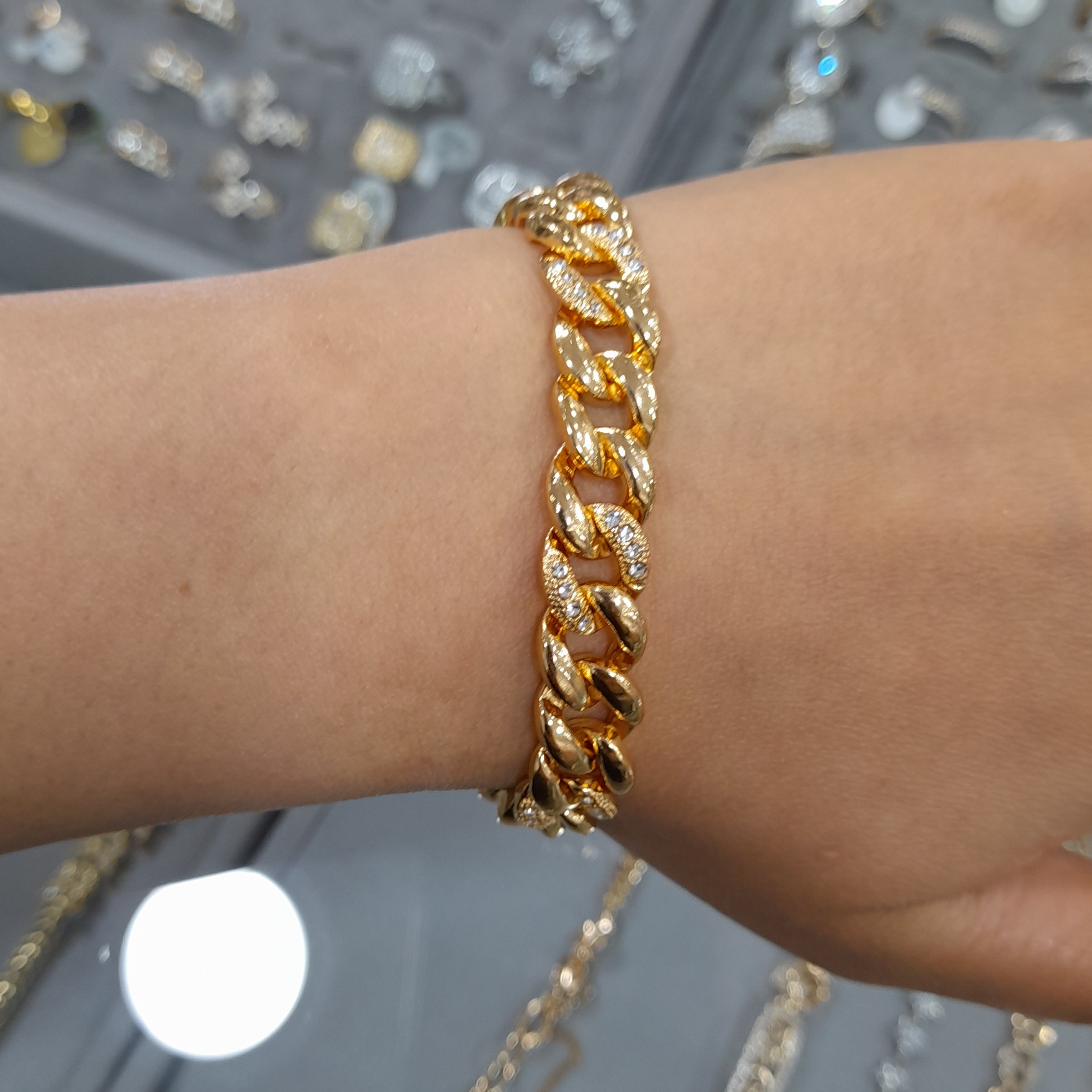 دستبند کارتیر نگین دار