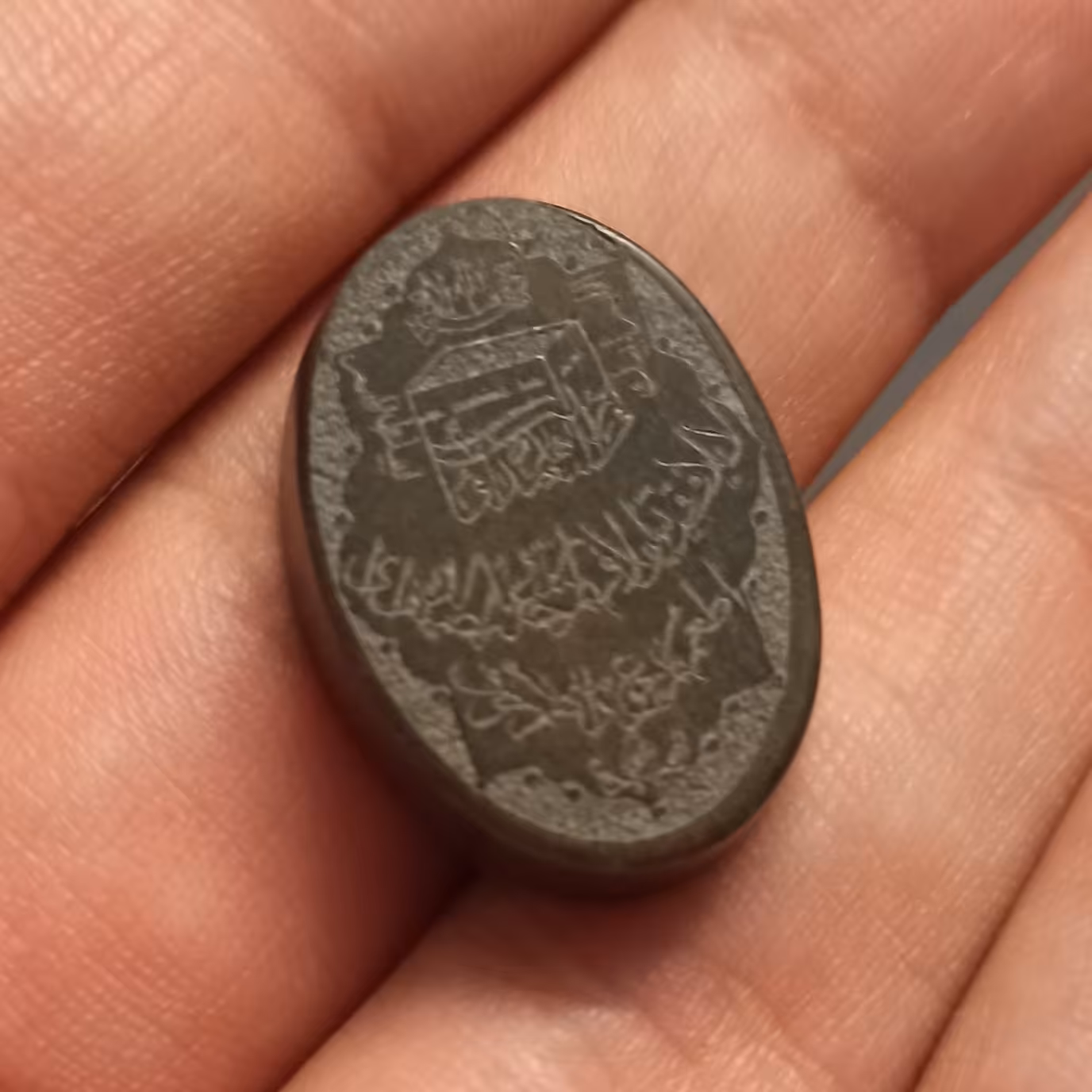 سنگ یشم سبز خطی زیبا.