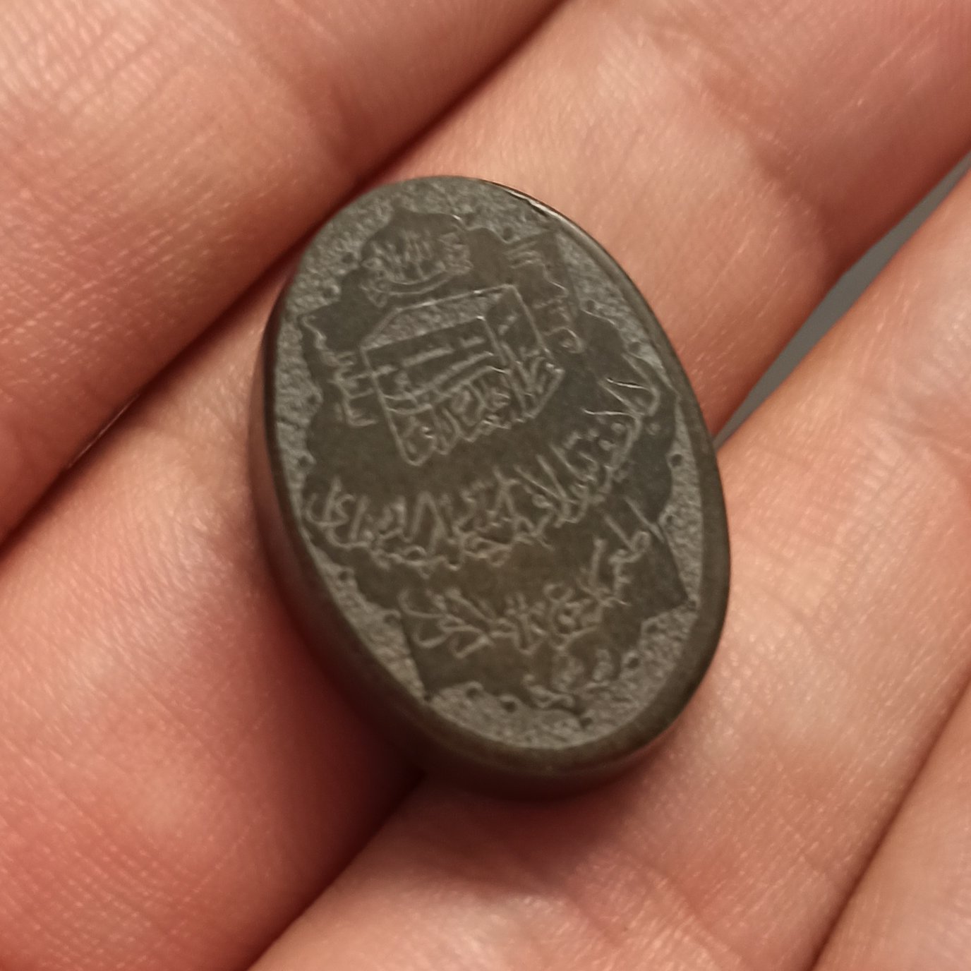 سنگ یشم سبز خطی زیبا.