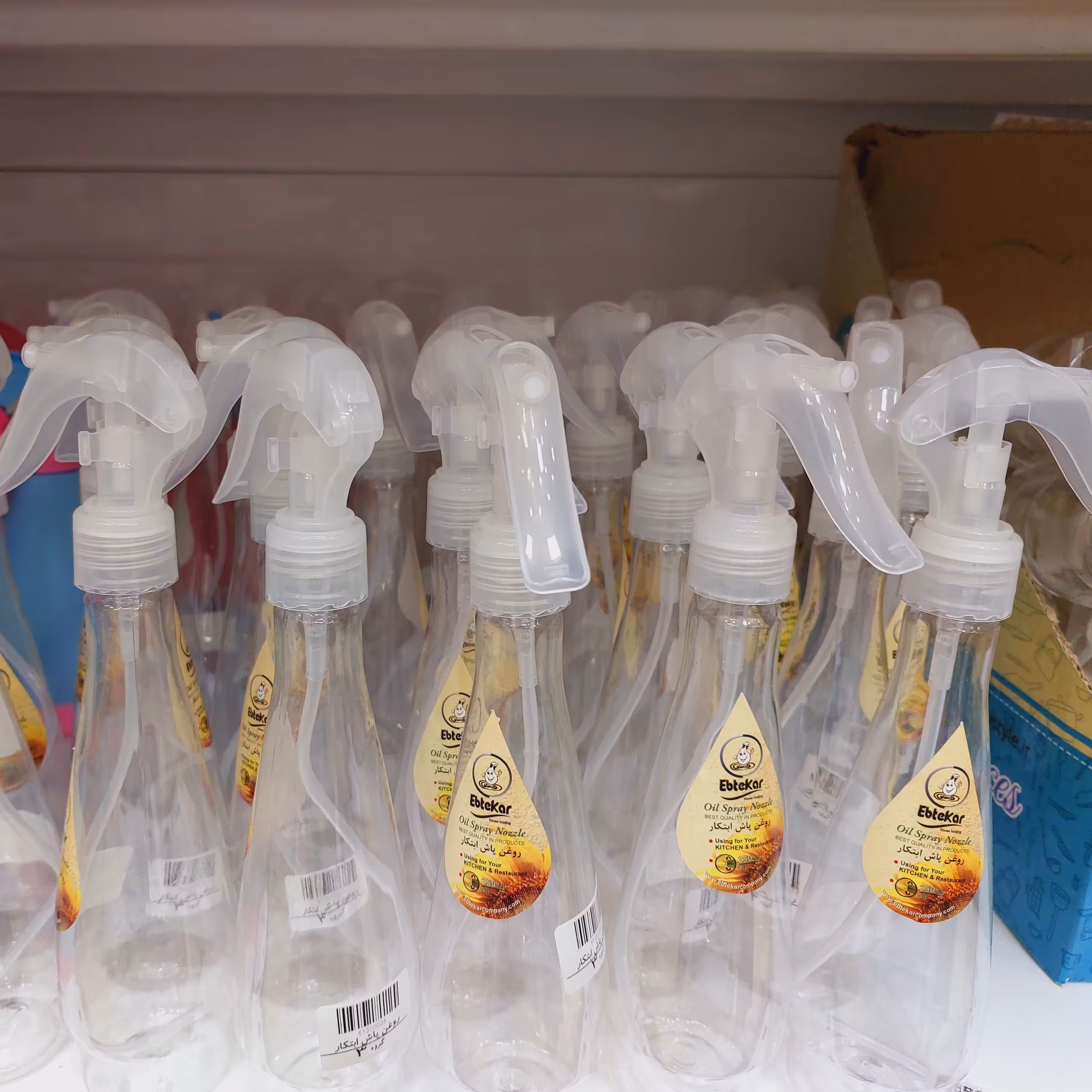 آبپاش گل وگیاه یا روغن پاش اسپری دار شفاف برای استفاده روزانه در منزل و سالن ها و ...لطفا قبل از سفارش موجودی بگیرید 