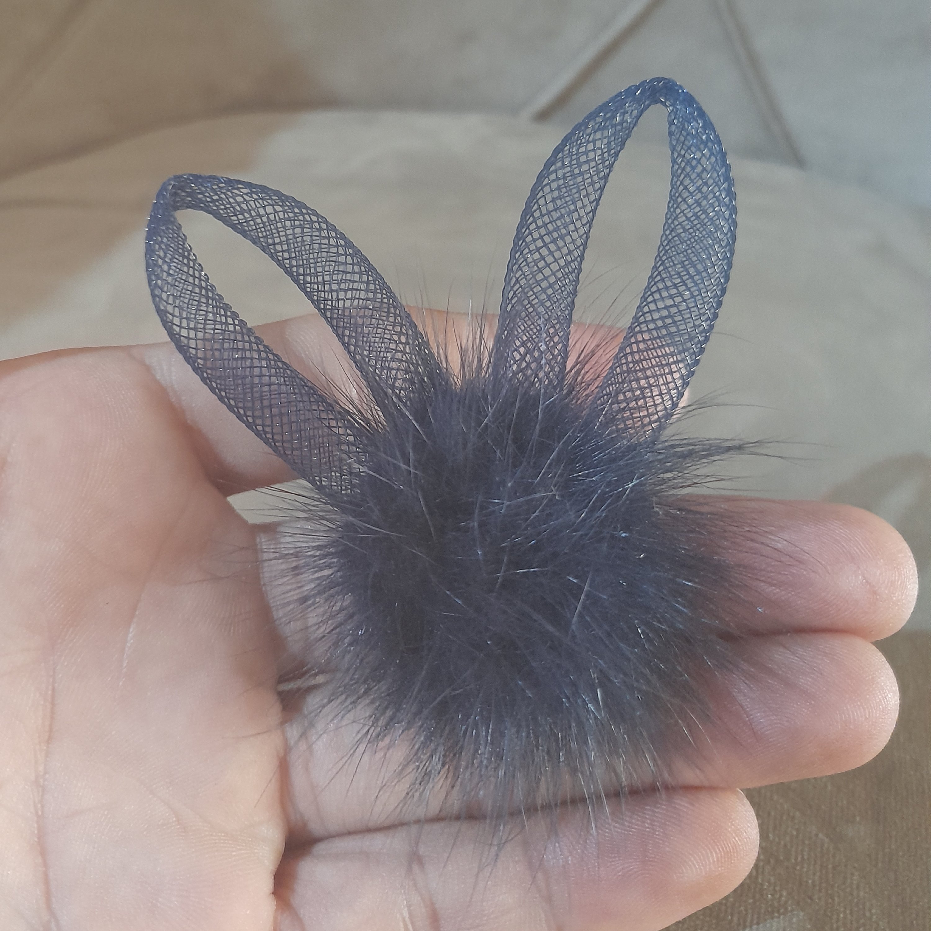 خز  پشت تخت خرگوشی تزیینی قاب  گارد گوشی موبایل و کیف قابل نصب بر ای طرح های هنری  فانتزی و دخترانه و عروسکی خز  پشمی