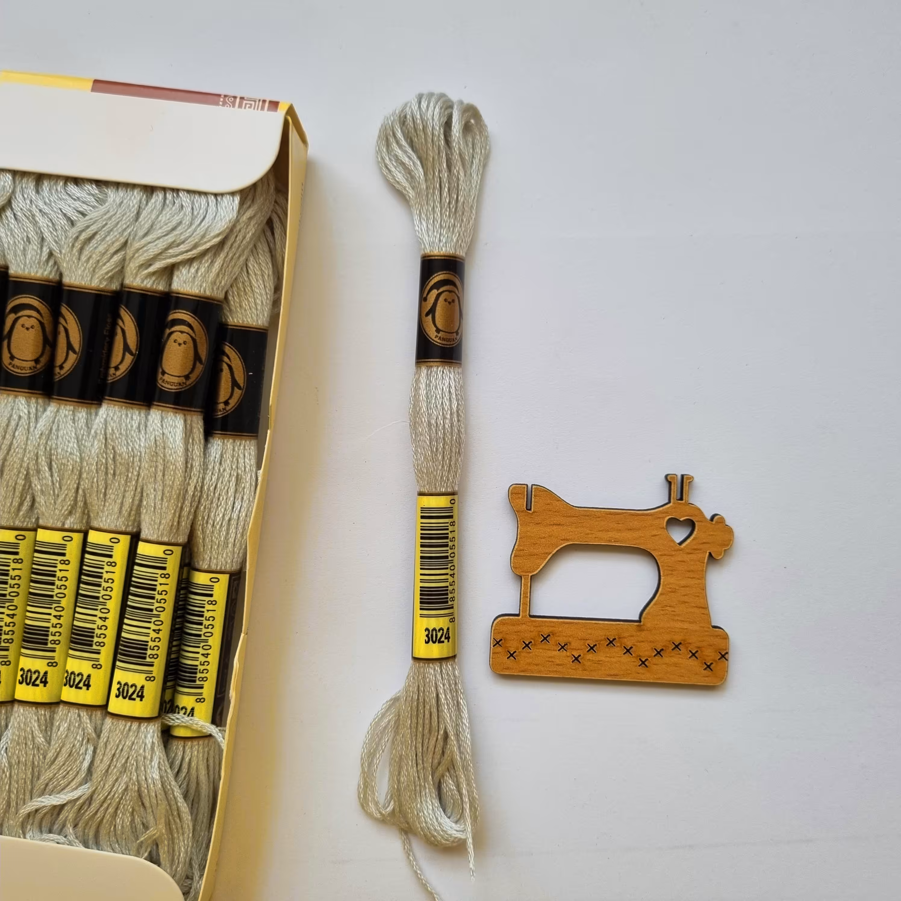 نخ گلدوزی پنگوئن سبزماشی روشن 3024