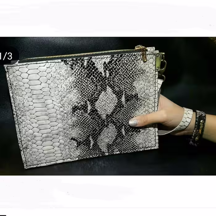 کیف دستی زنانه چرم طبیعی طرح پوست ماری کاملا دستدوز