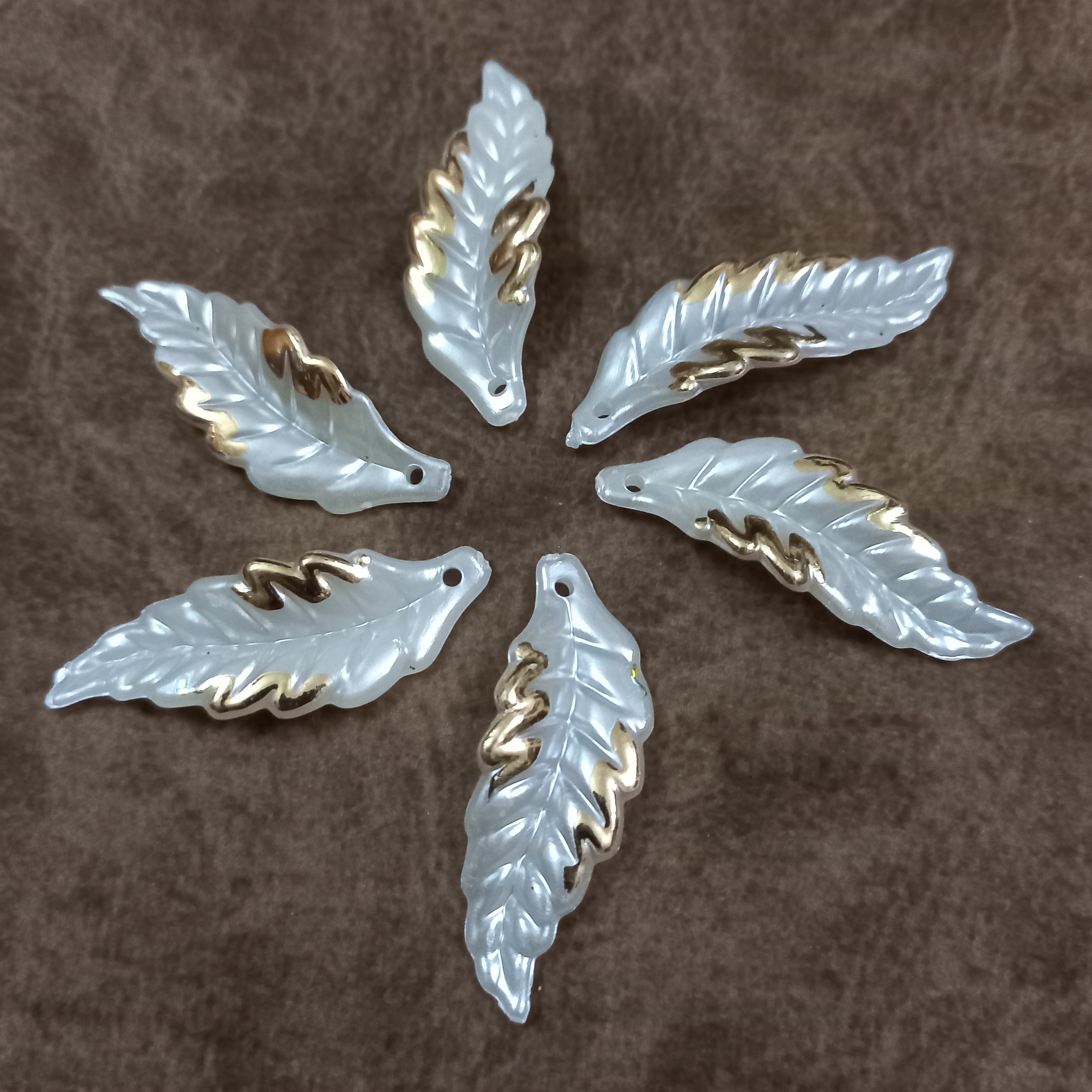 برگ کریستالی سفید طلایی- 4سانتی- یک عدد