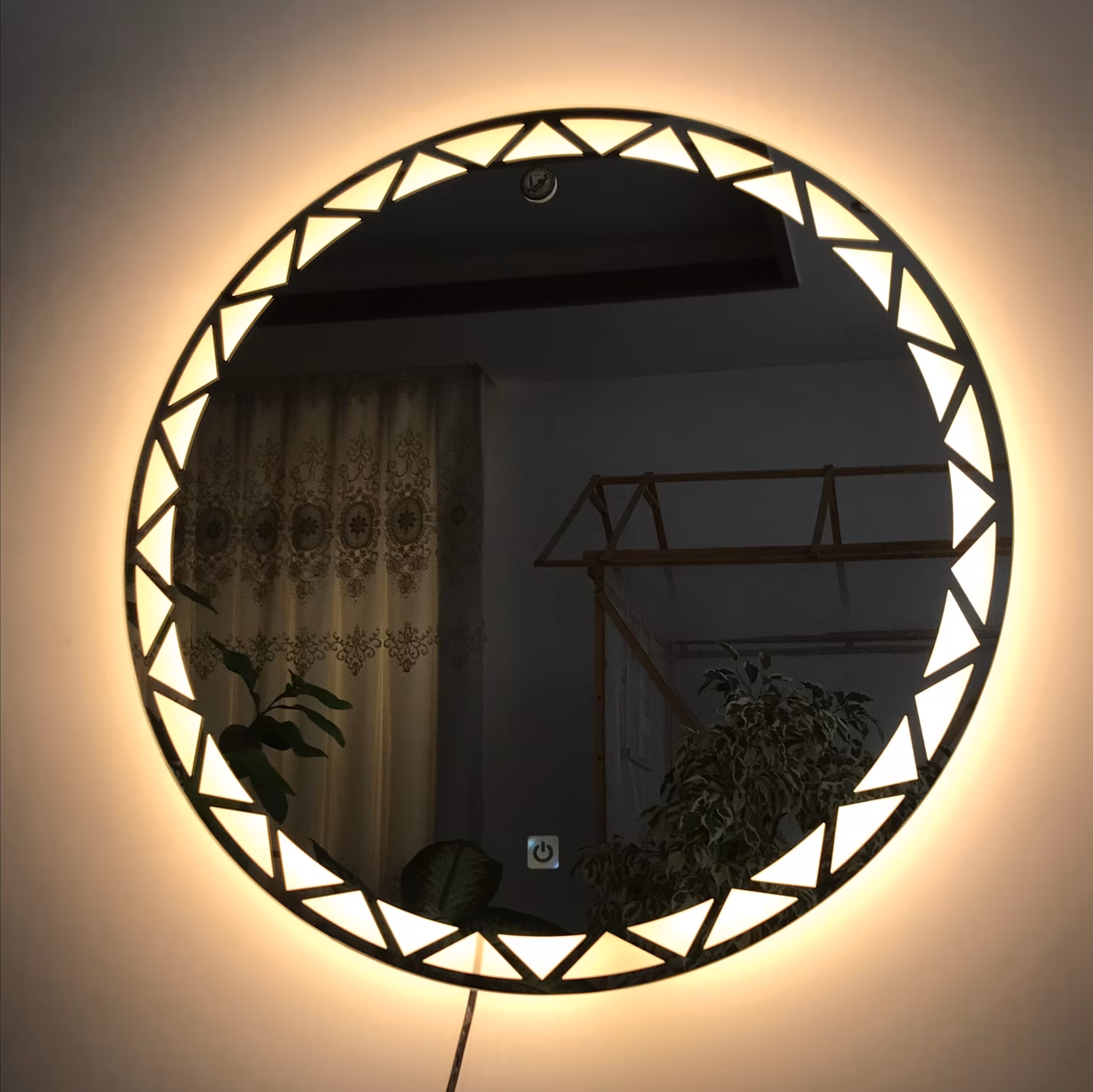 آینه بک لایت  نورا . طرح سوسن . مجهز به سنسور لمسی 12 ولت . قطر 70 سانت