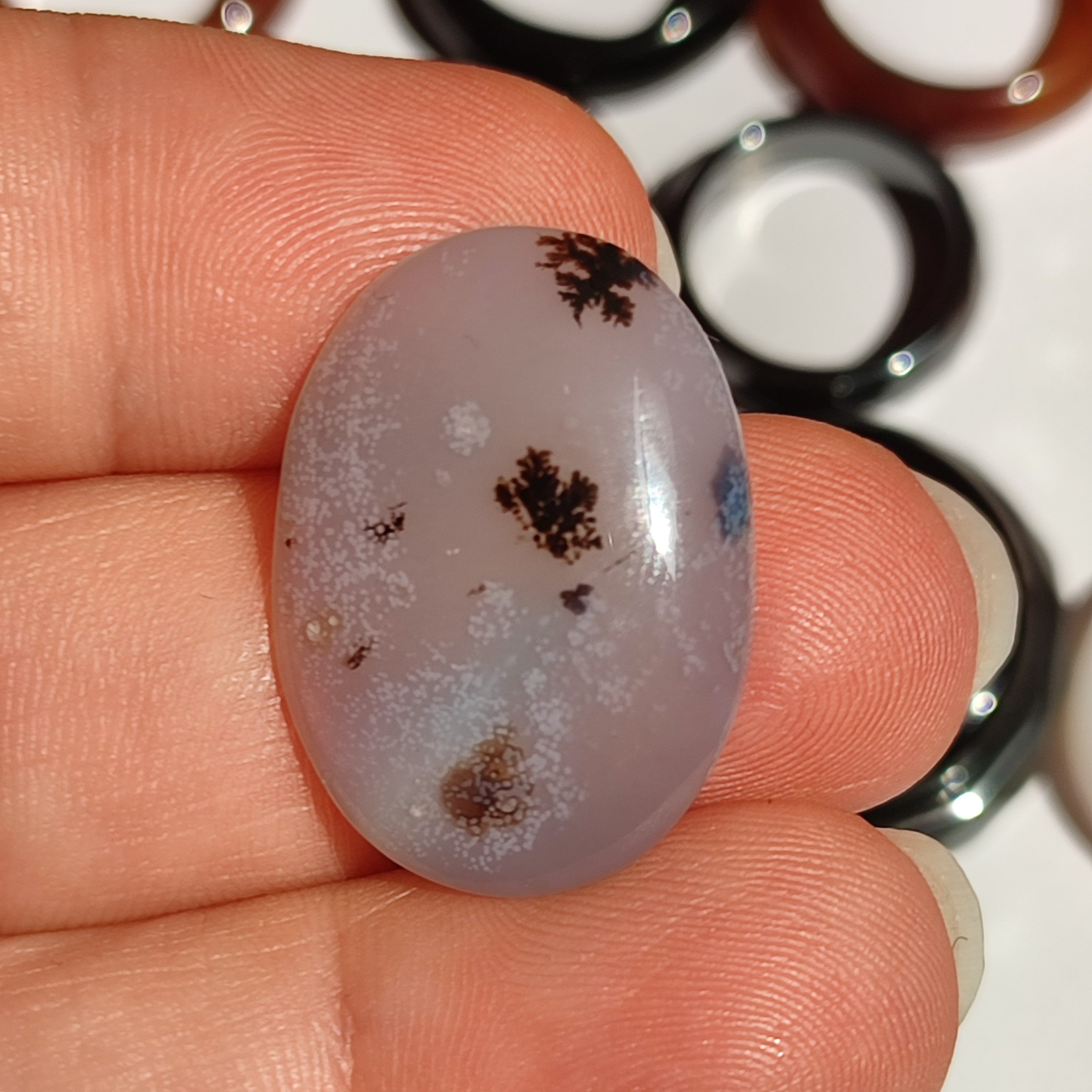 نگین عقیق شجر قائن وزن 3.4 گرم