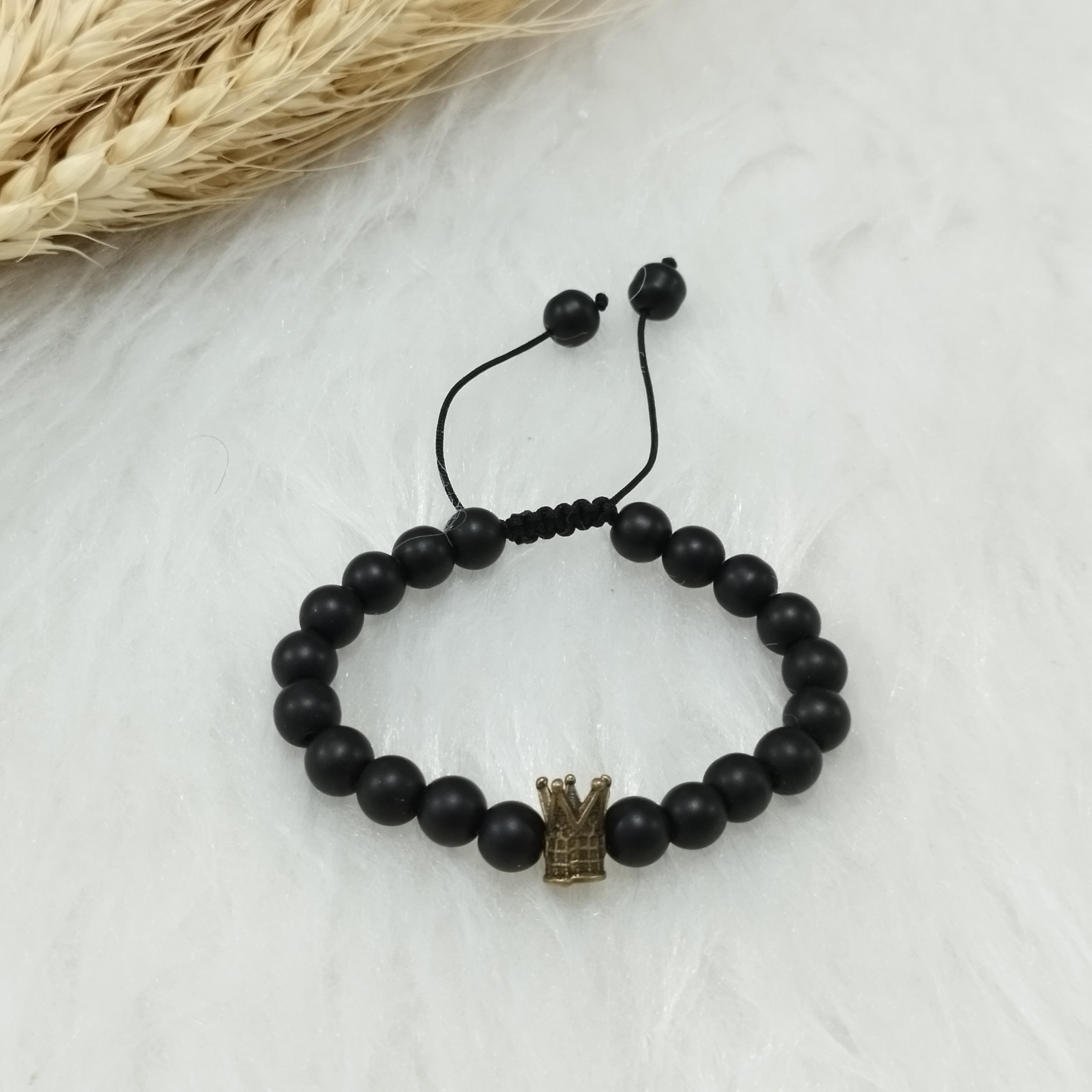 دستبند مهره ای اونیکس مشکی مات طرح تاج ساده 