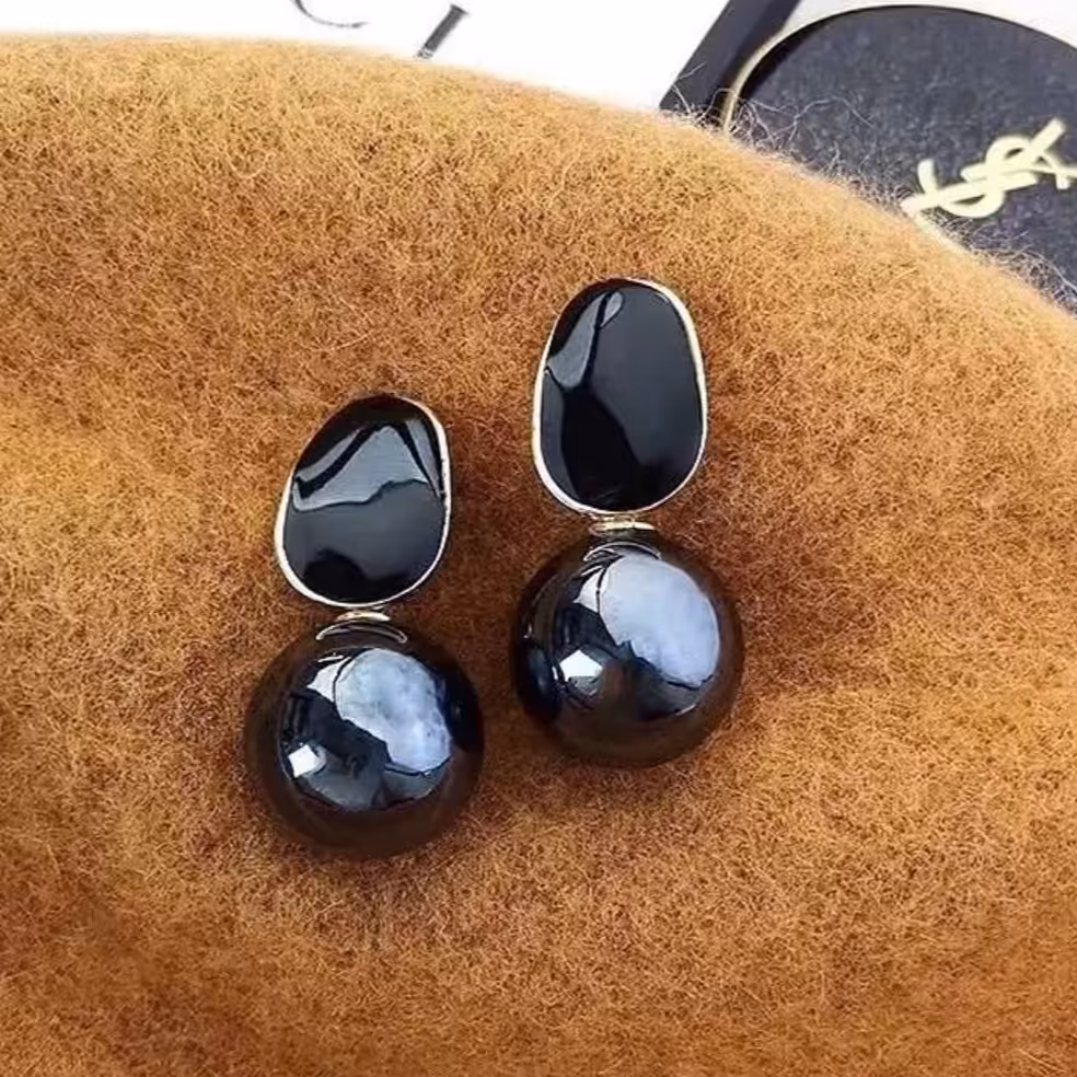 ارسال رایگان گوشواره مرواریدی مشکی طلایی