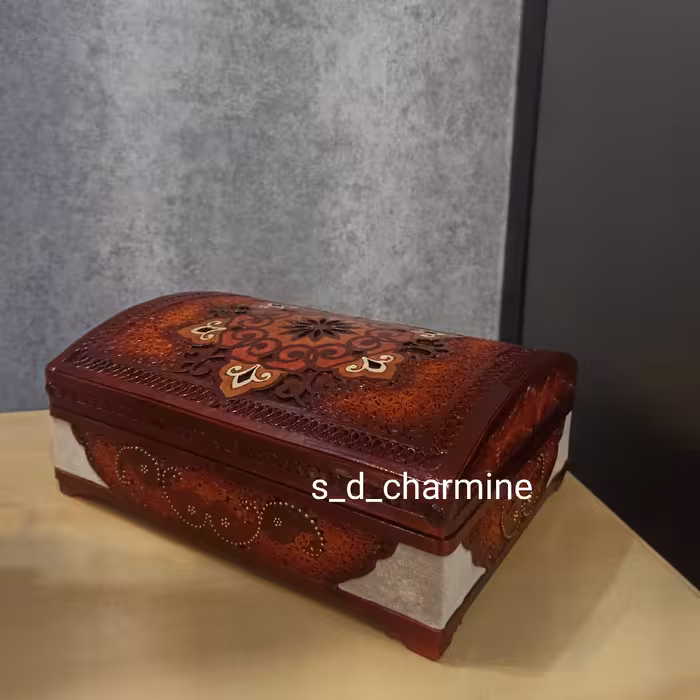 صندوقچه_ صندوقچه وزیزی _معرق چرم_جعبه قرآن_اکسسوری منزل_جعبه صندوق_چرم طبیعی_نقاشی روی چرم