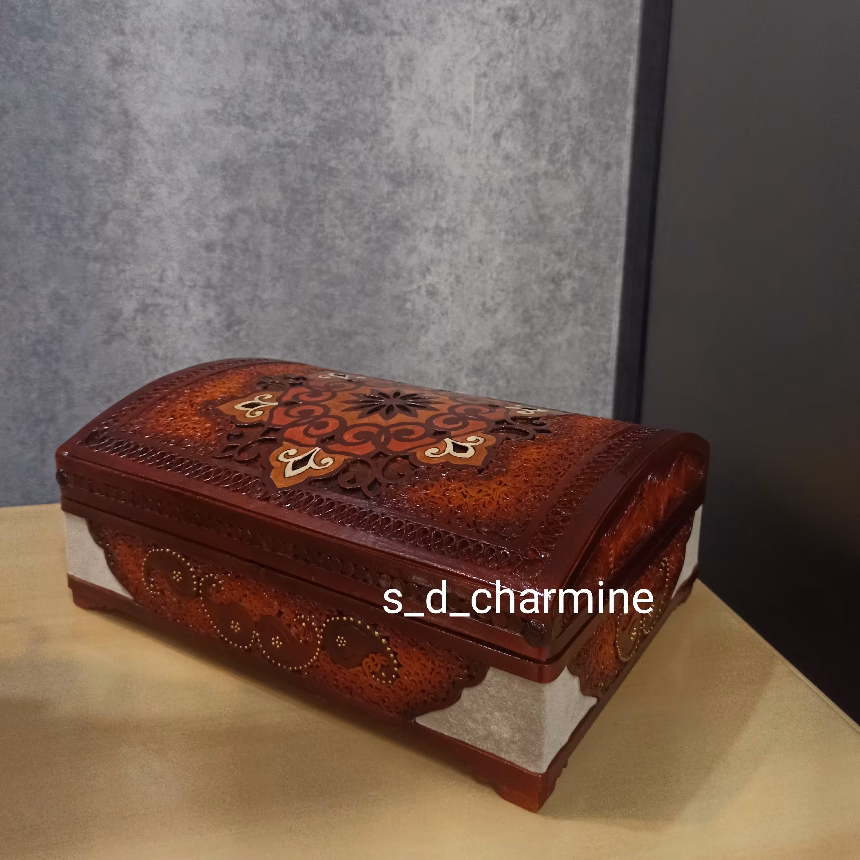 صندوقچه_ صندوقچه وزیزی _معرق چرم_جعبه قرآن_اکسسوری منزل_جعبه صندوق_چرم طبیعی_نقاشی روی چرم