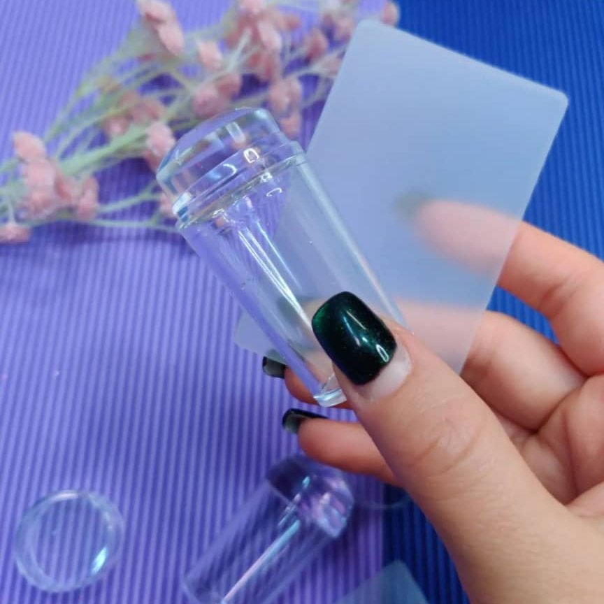 مهر ناخن سیلیکونی ( Nail seal ) مناسب برای طراحی و فرنچ ناخن به همراه کاردک پلاستیکی