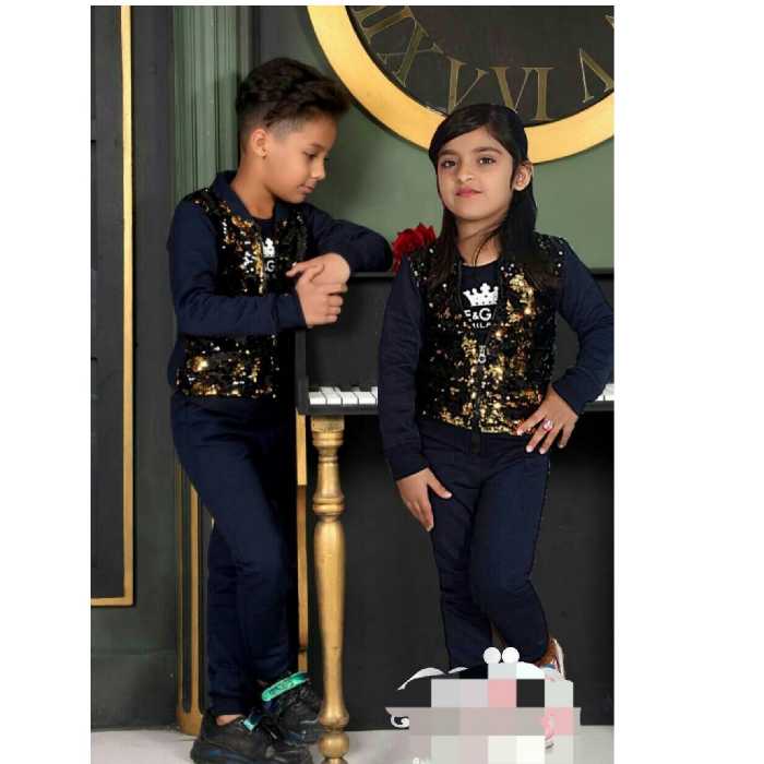 سه تیکه مجلسی دخترانه و پسرانه داخل کرک
جنس  سویشرت شلوار پنبه دورو تیشرت چاپی پنبه یه رو خرج کار پولک دورو طلایی مشکی
