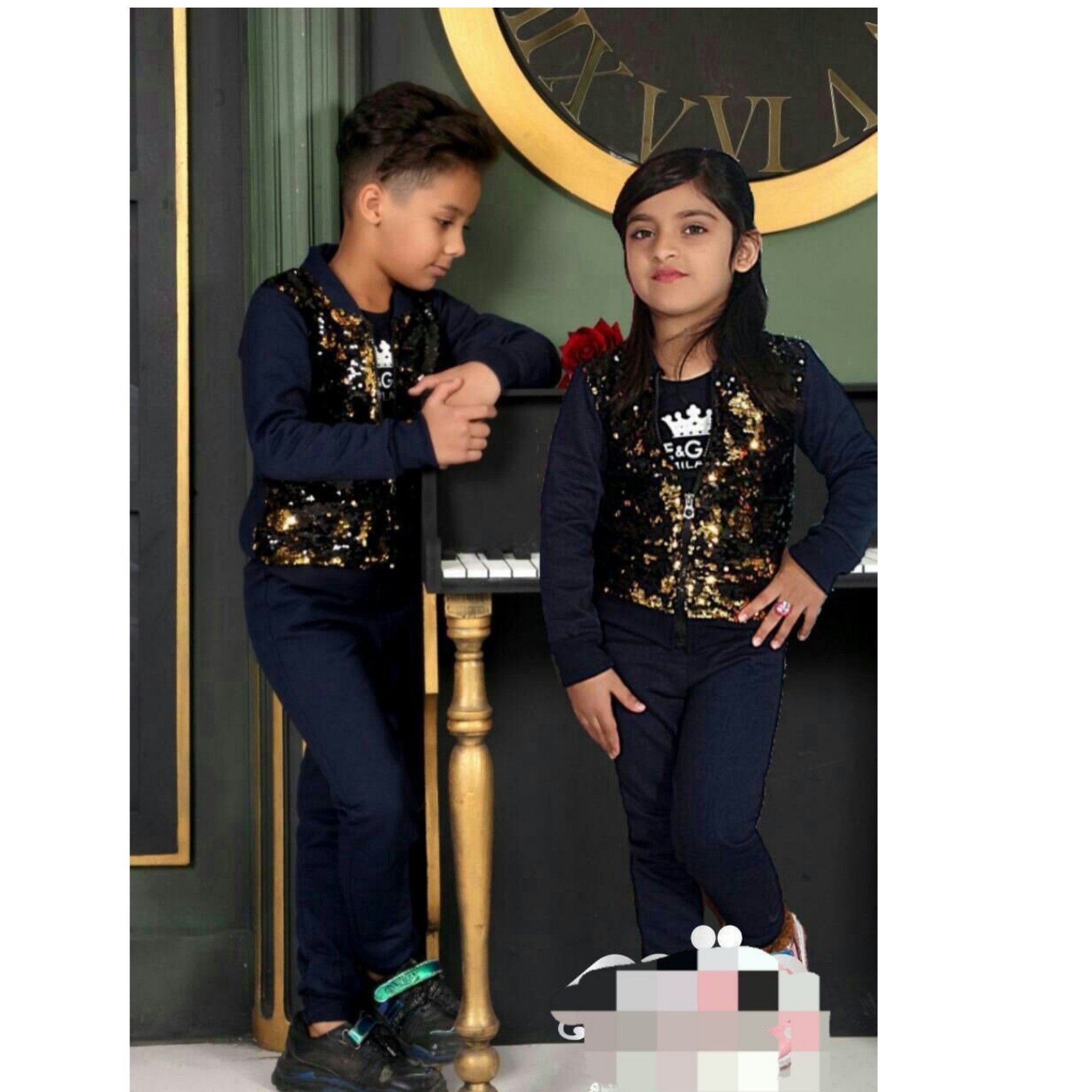 سه تیکه مجلسی دخترانه و پسرانه داخل کرک
جنس  سویشرت شلوار پنبه دورو تیشرت چاپی پنبه یه رو خرج کار پولک دورو طلایی مشکی