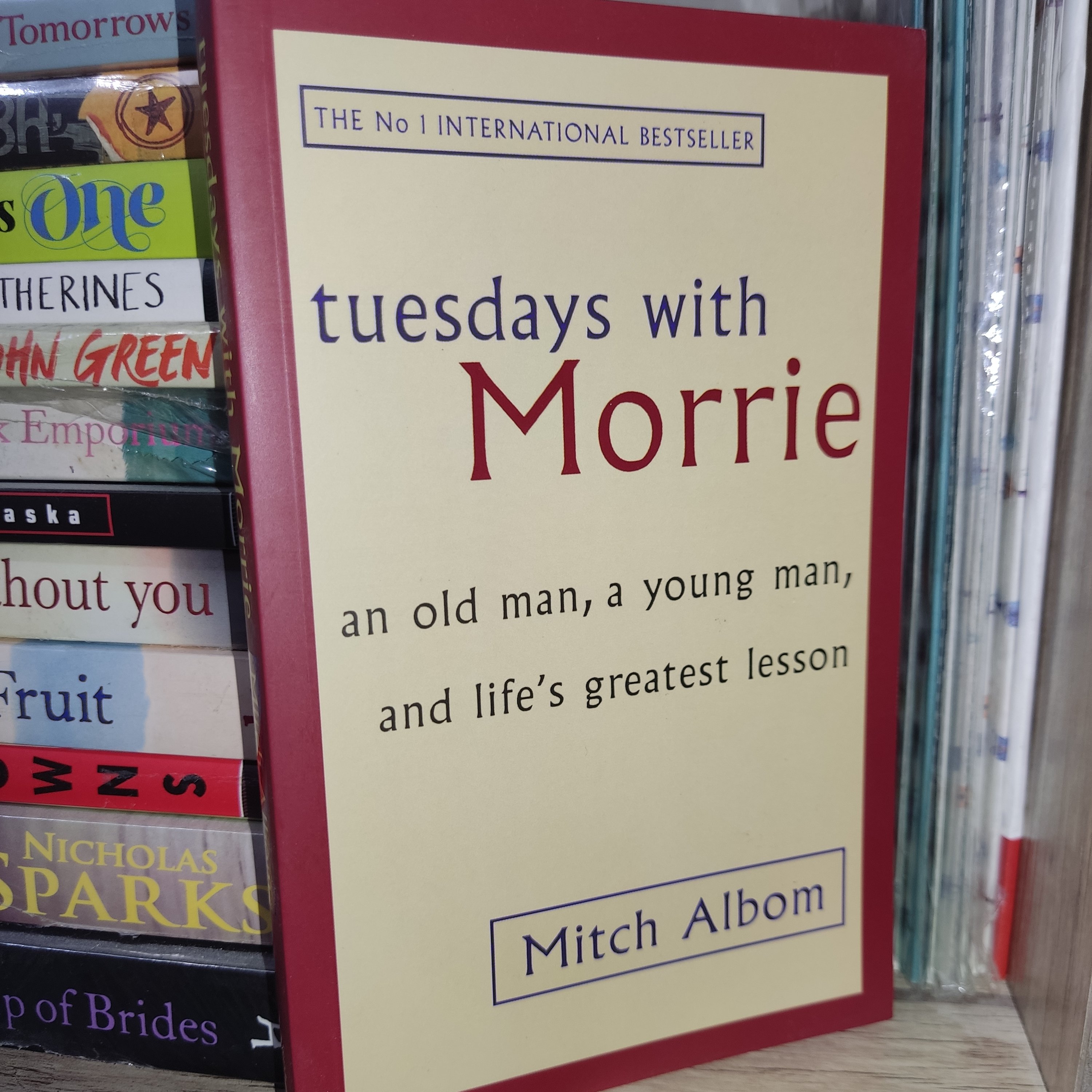 کتاب زبان اصلی Tuesdays with Morrie (سه شنبه ها با موری) همراه با سی دی صوتی با صدای نویسنده - اثر میچ آلبوم