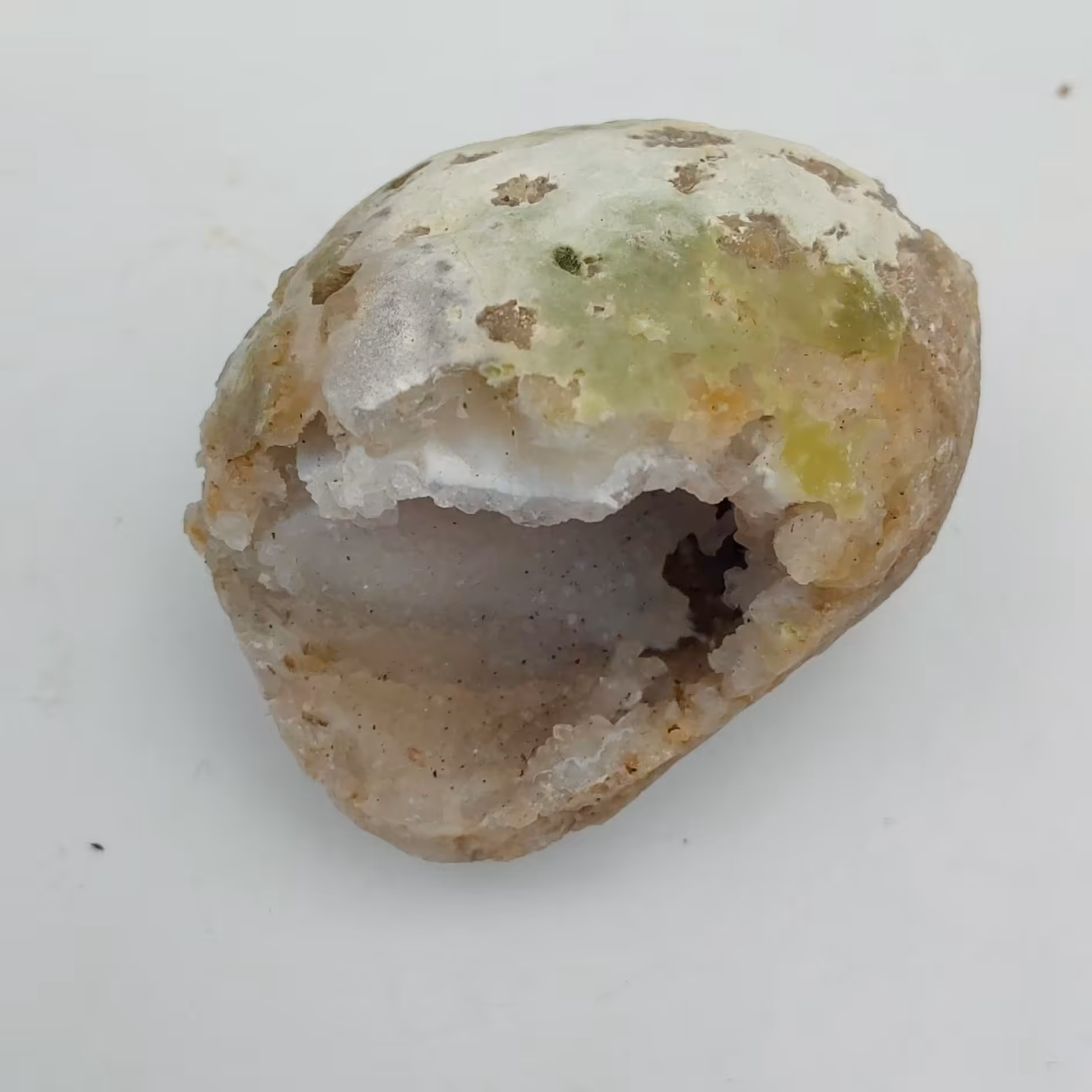 سنگ زینتی و قیمتی عقیق.  وزن 49 گرم. a88