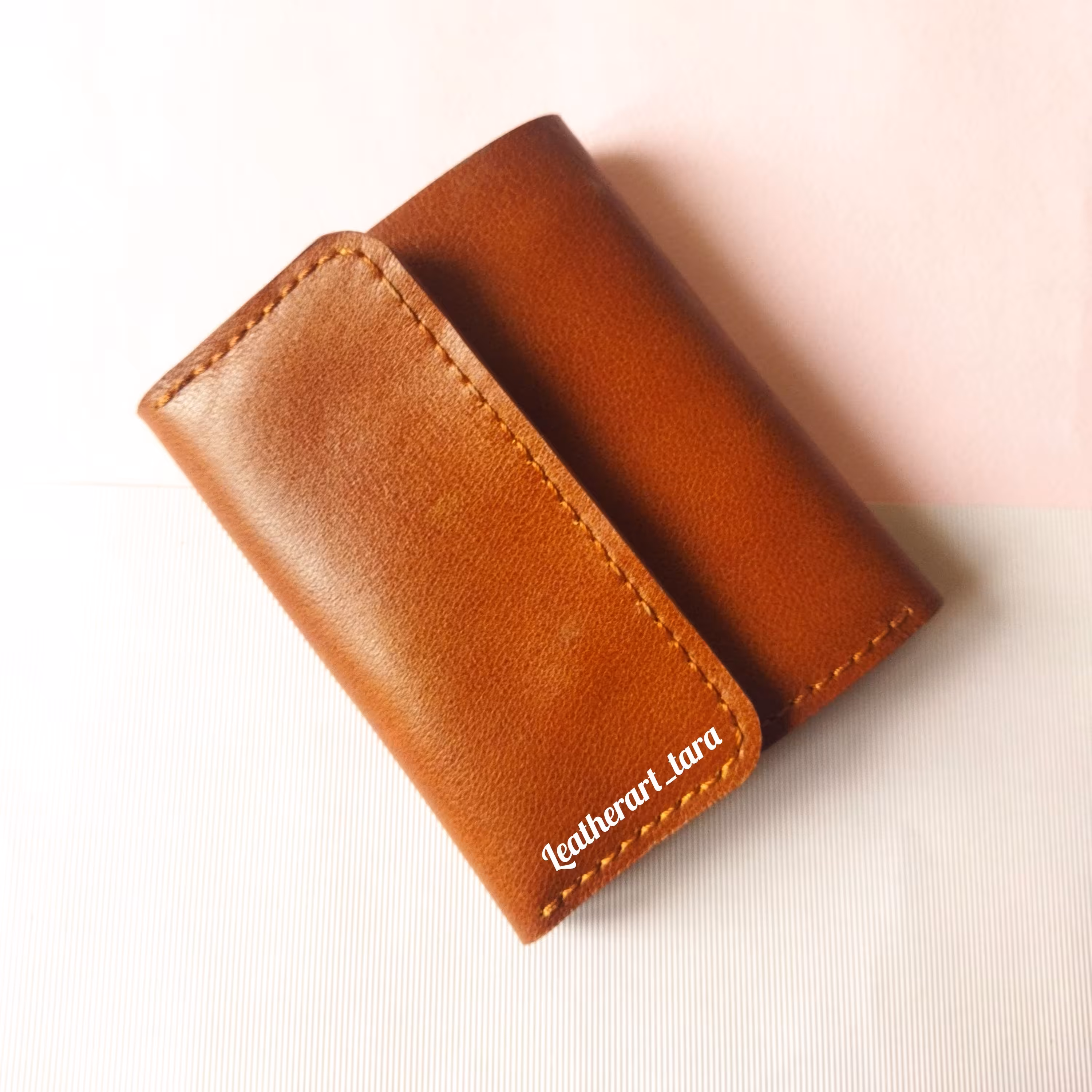 کیف پول چرمی جادار و کاربردی