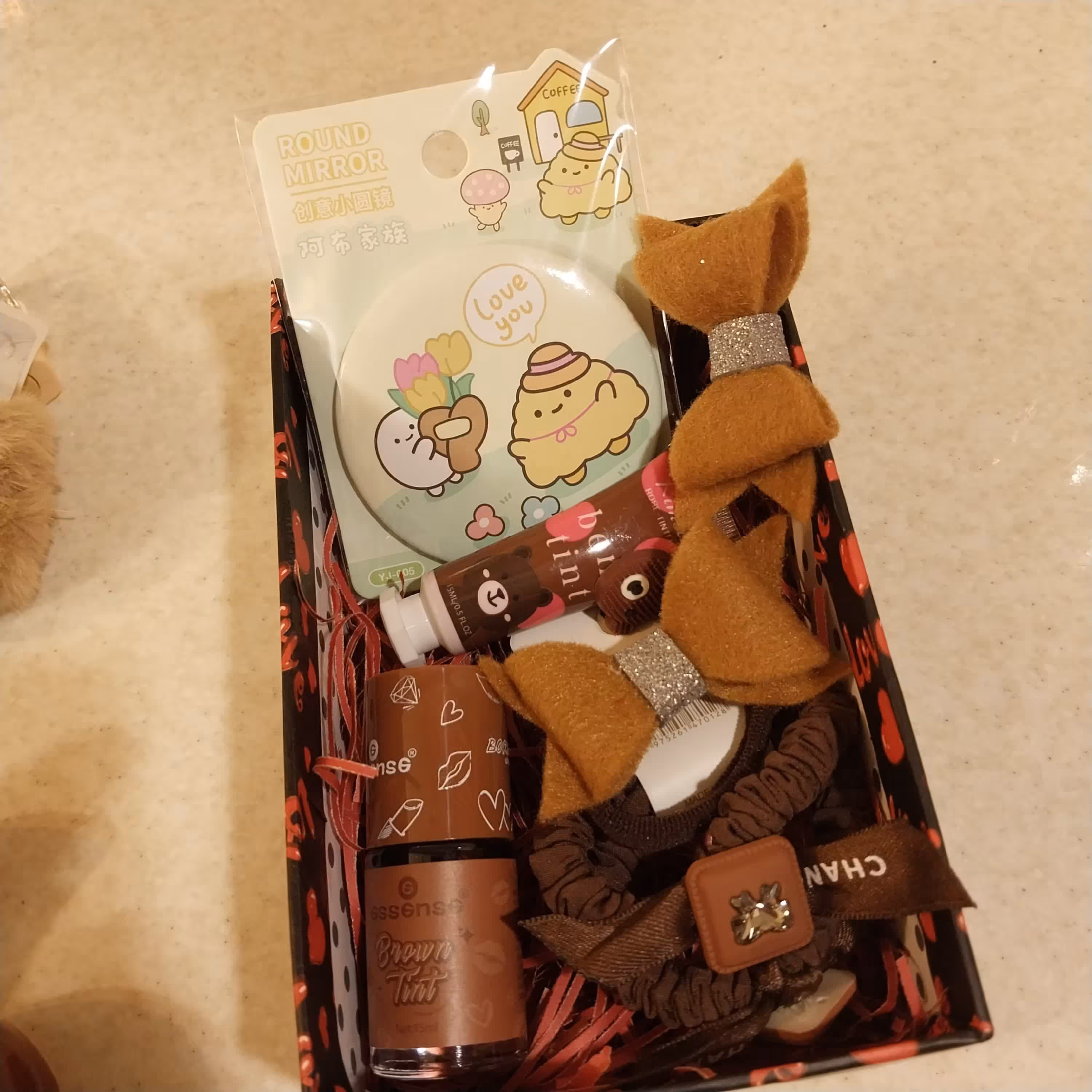 باکس هدیه تولد دخترانه قهوه ای