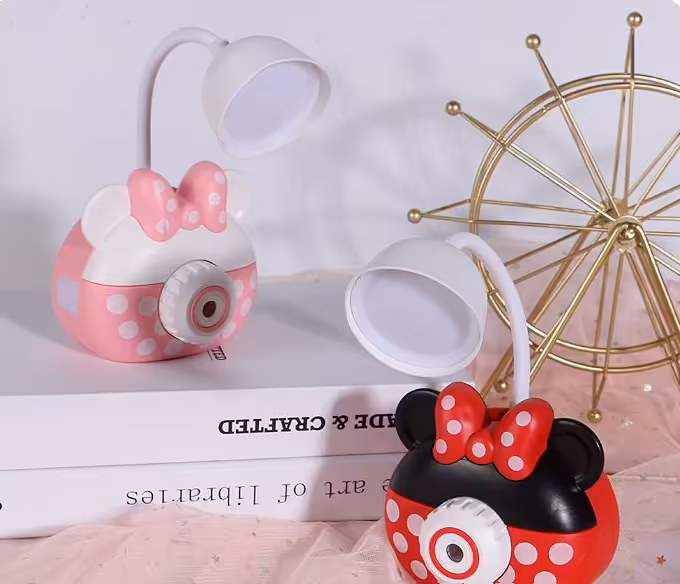 چراغ مطالعه و خواب جاقلمی و تراش دار طرح دوربین میکی موس