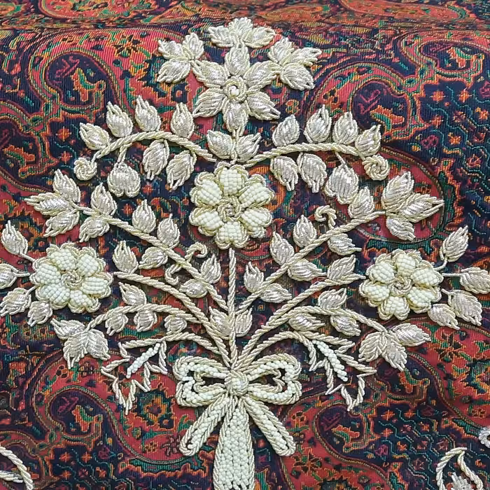 تابلو سرمه دوزی شده مجلل روی ترمه ابریشم رضایی با سرمه های اصل هندی قیمت مناسب