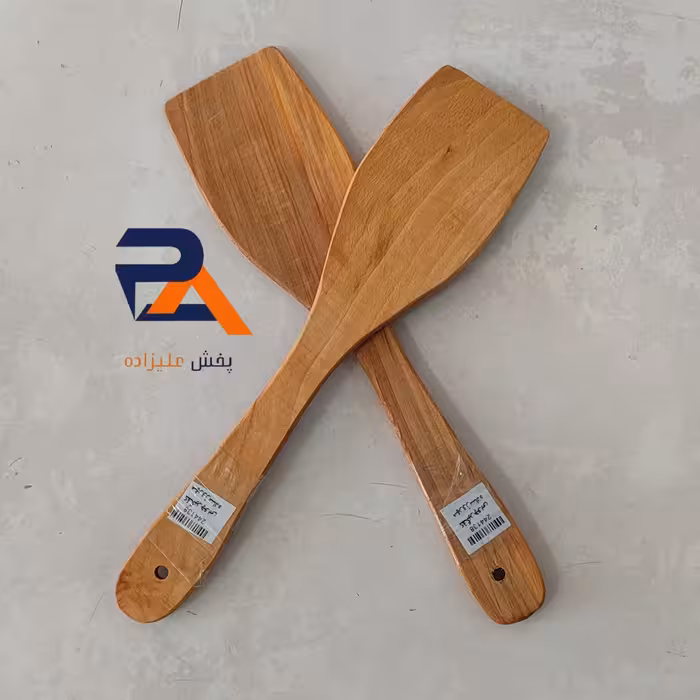 کفگیر برگردان چوبی  دارای حلقه آویز باکیفیت و منطبق بر محیط زیست  مناسب ظروف تفلون و نچسب 