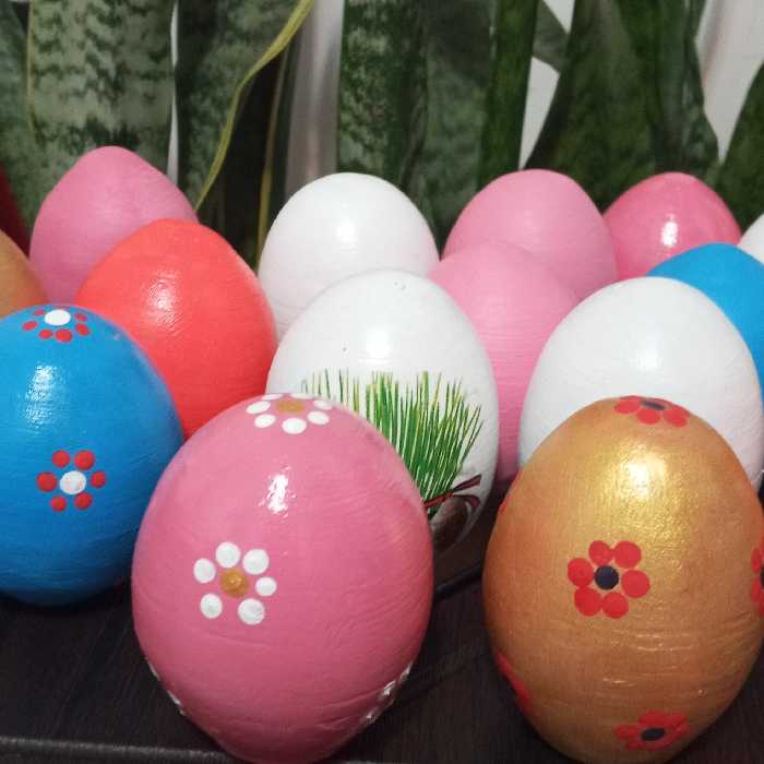 تخم مرغ سفالی در طرح ورنگهای مختلف.انجام کاربه سلیقه ی مشتری گرامی 