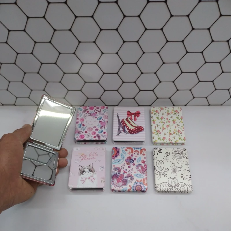 آینه جیبی دوطرفه خارجی-اینه چرمی دورو طرح گل ، گربه ، کفش و ..