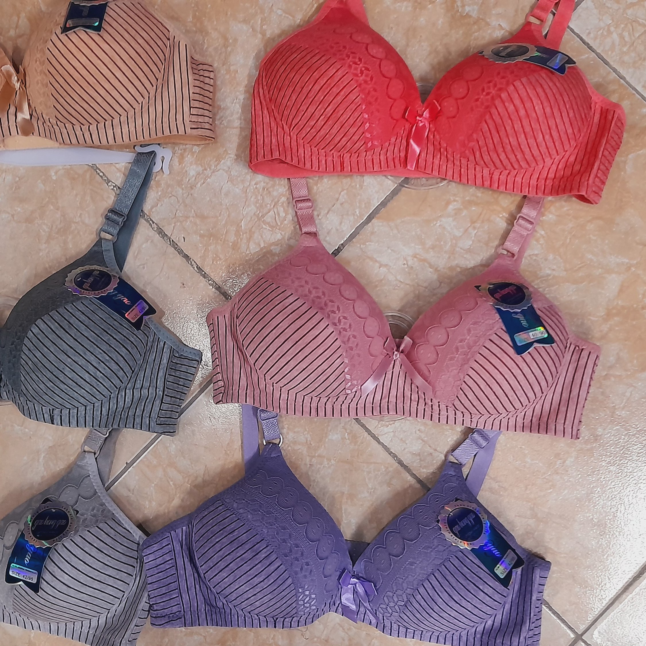 سوتین اسفنجی بدون فنر شیک