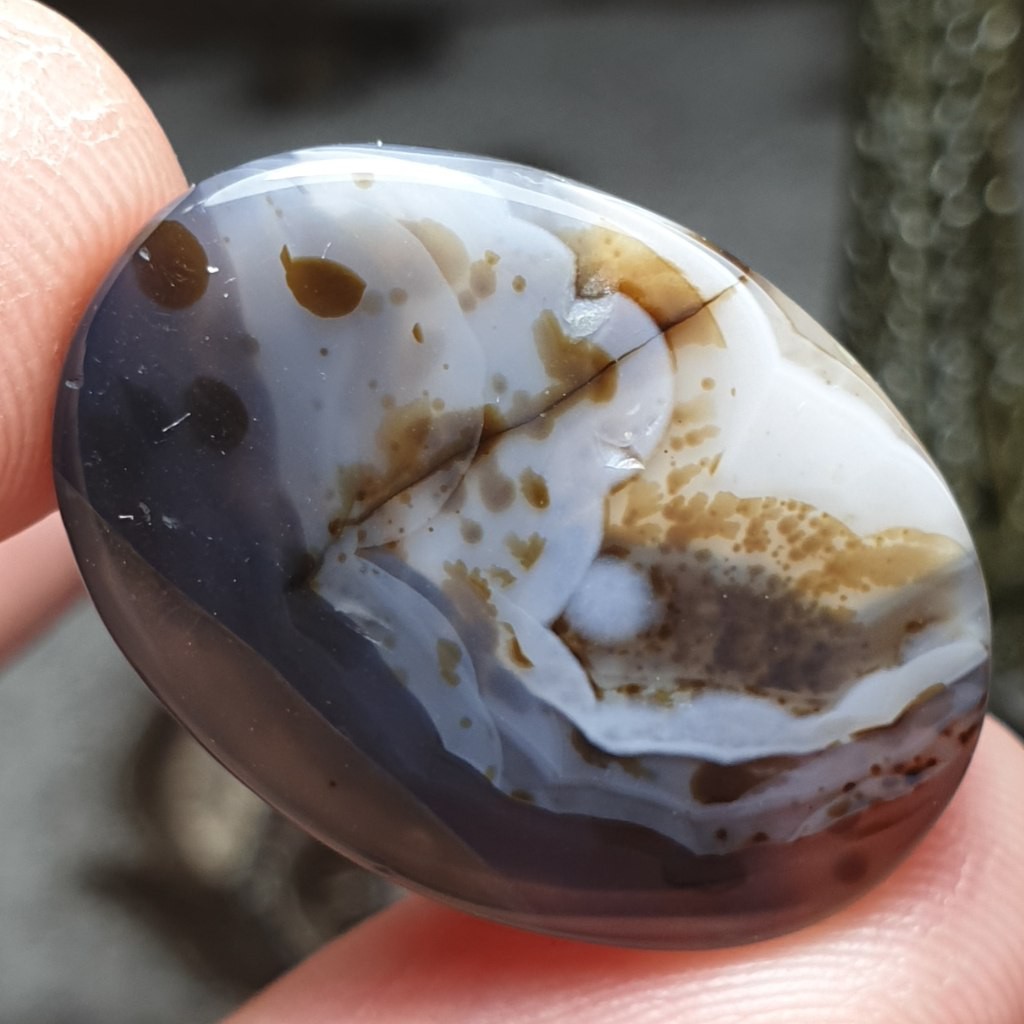  نگین فوق العاده زیبای سنگ عقیق صد درصد طبیعی بسیار خاص اصل قائن 
کد 25477