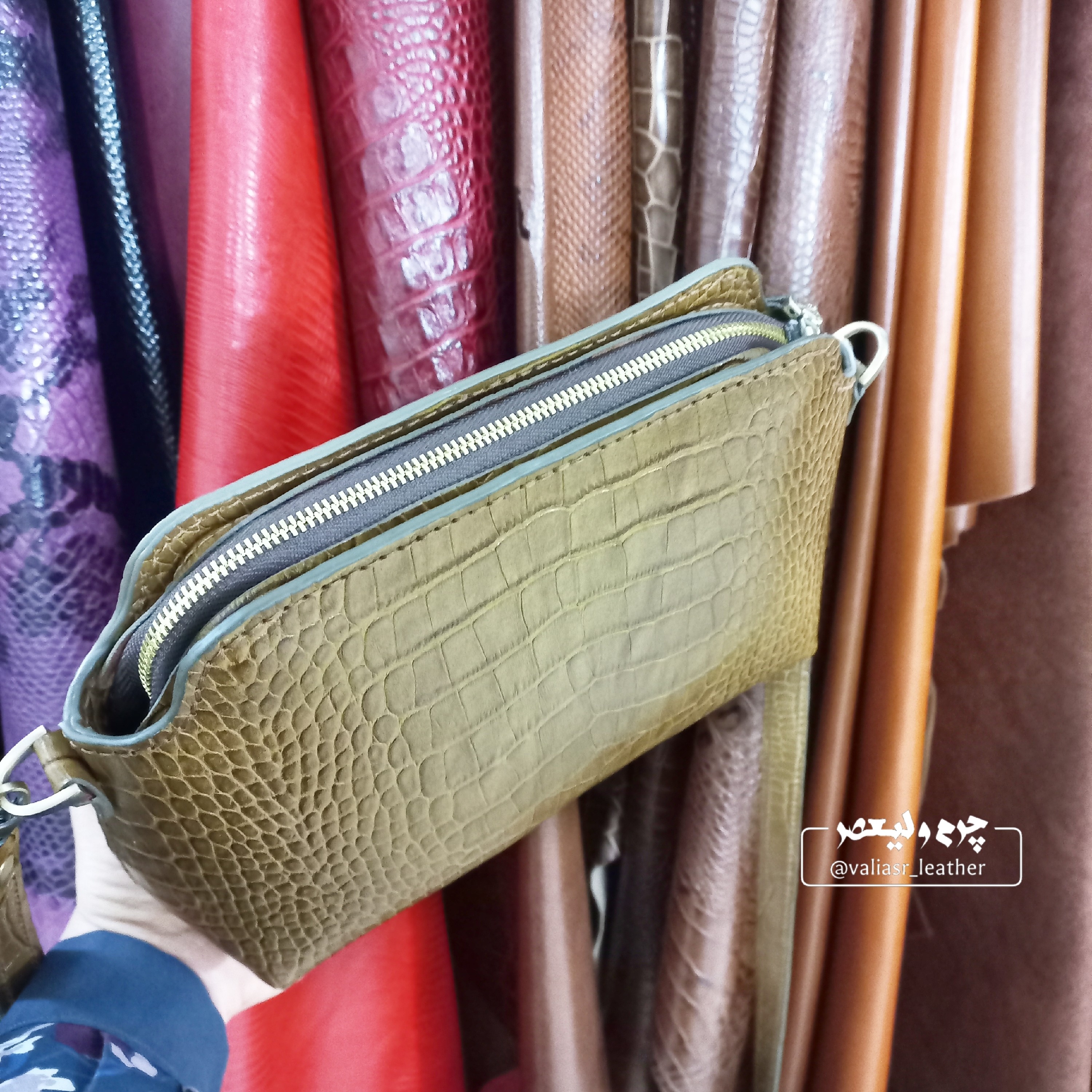 کیف دوشی چرم زنانه