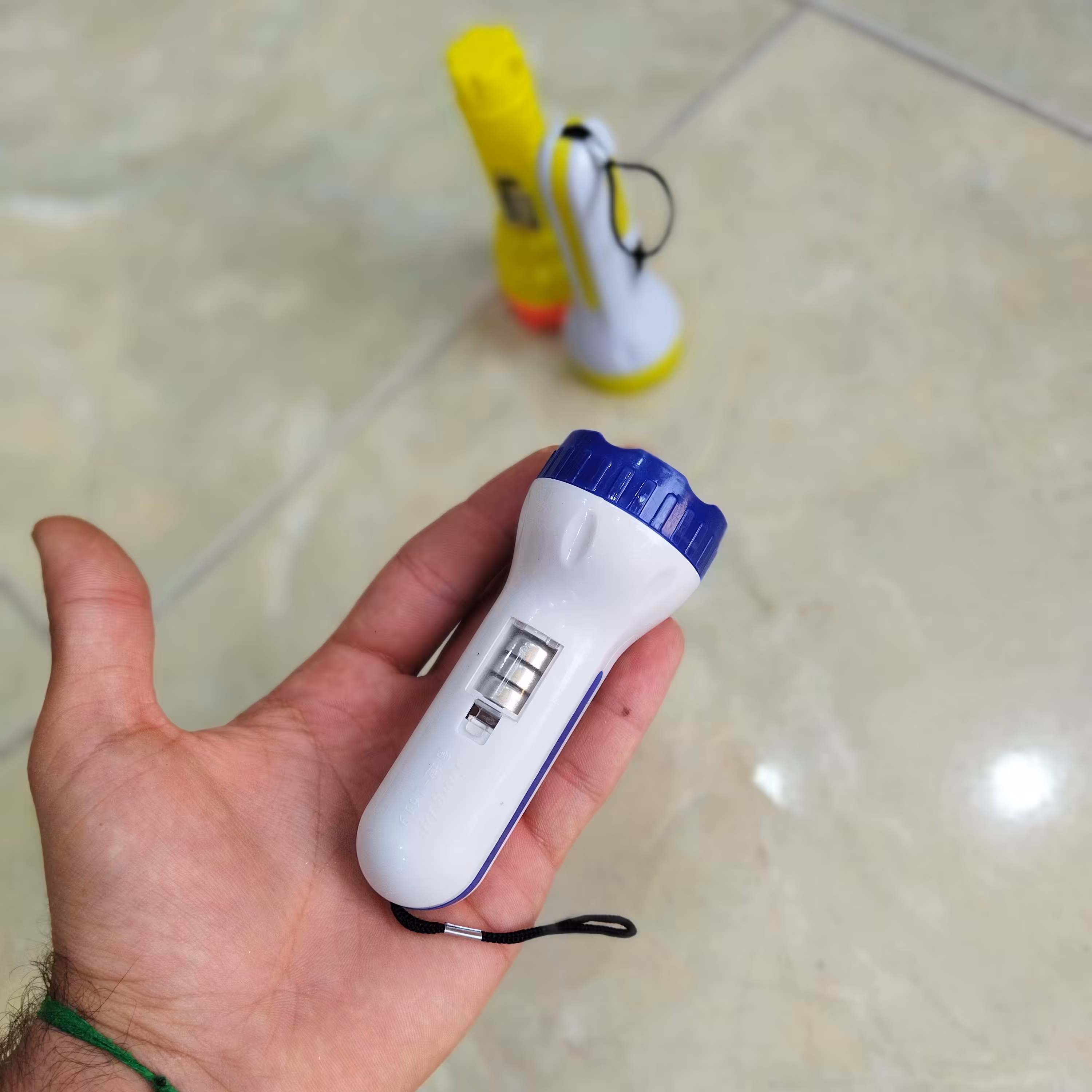 چراغ قوه کوچک LEDهمراه با باطری فروشگاه ایلدا