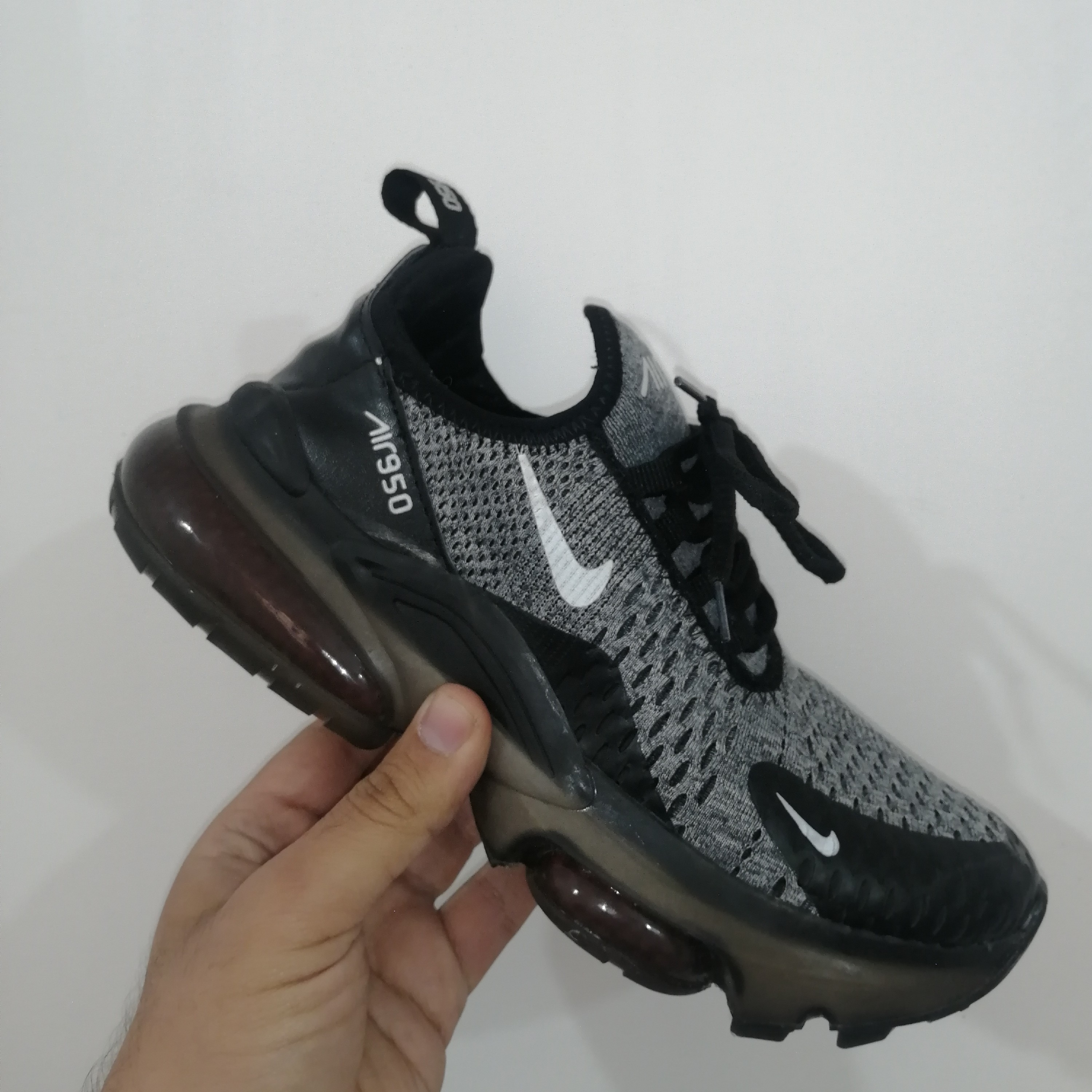 کفش کتونی نایک ایر 950