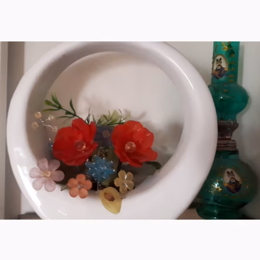 گلدان سرامیکی با گلهای کریستالی حلقه ای