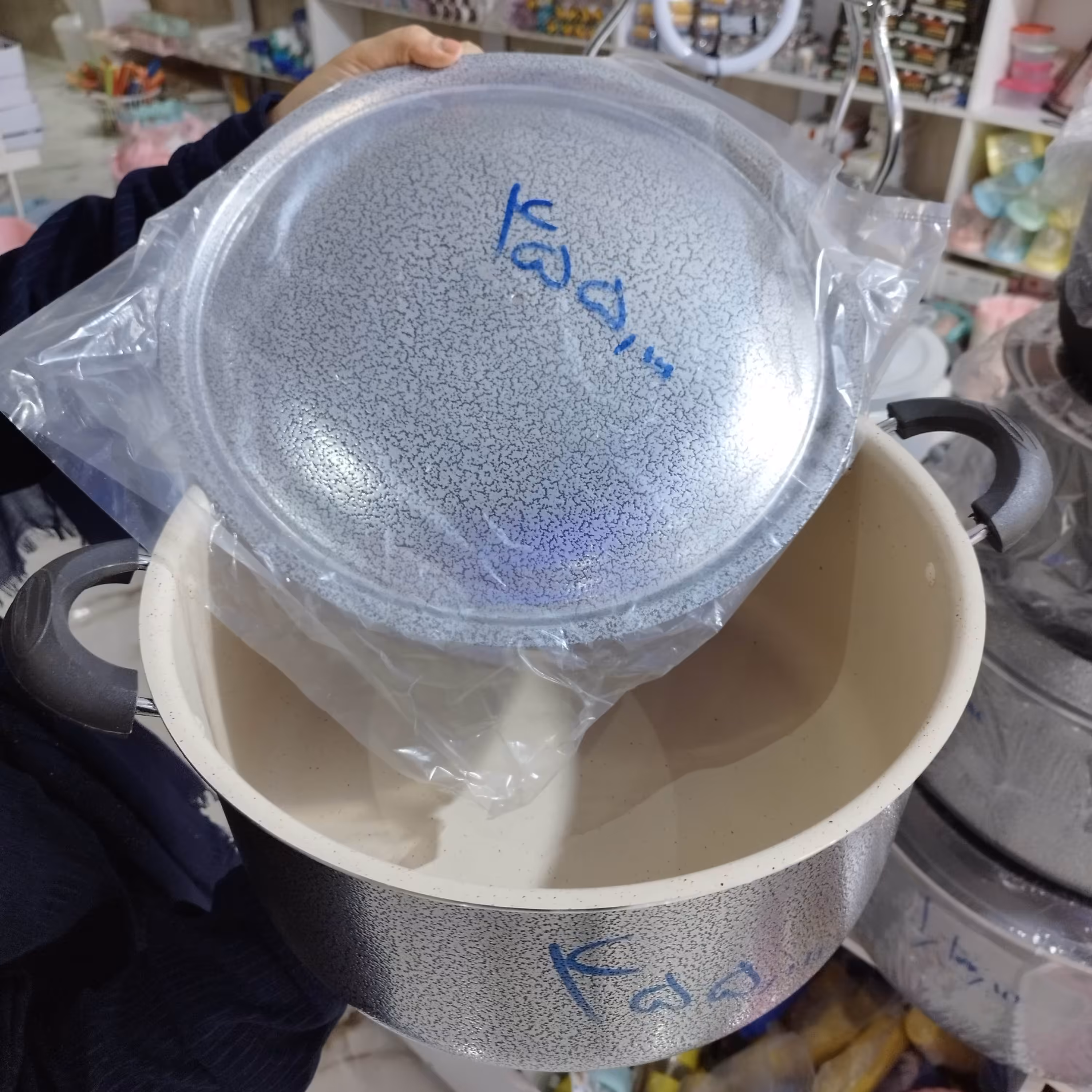 قابلمه تفلون اصل ،سایز 35 ،با 18 ماه گارانتی،رنگ نقره ای 