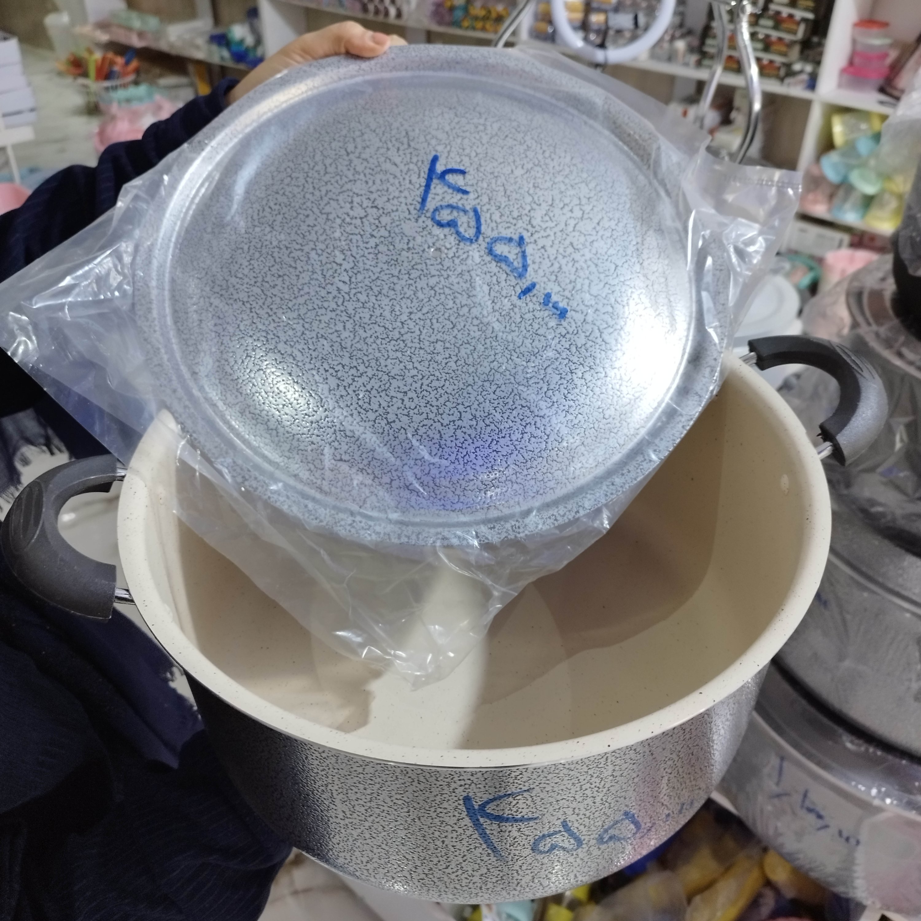 قابلمه تفلون اصل ،سایز 35 ،با 18 ماه گارانتی،رنگ نقره ای