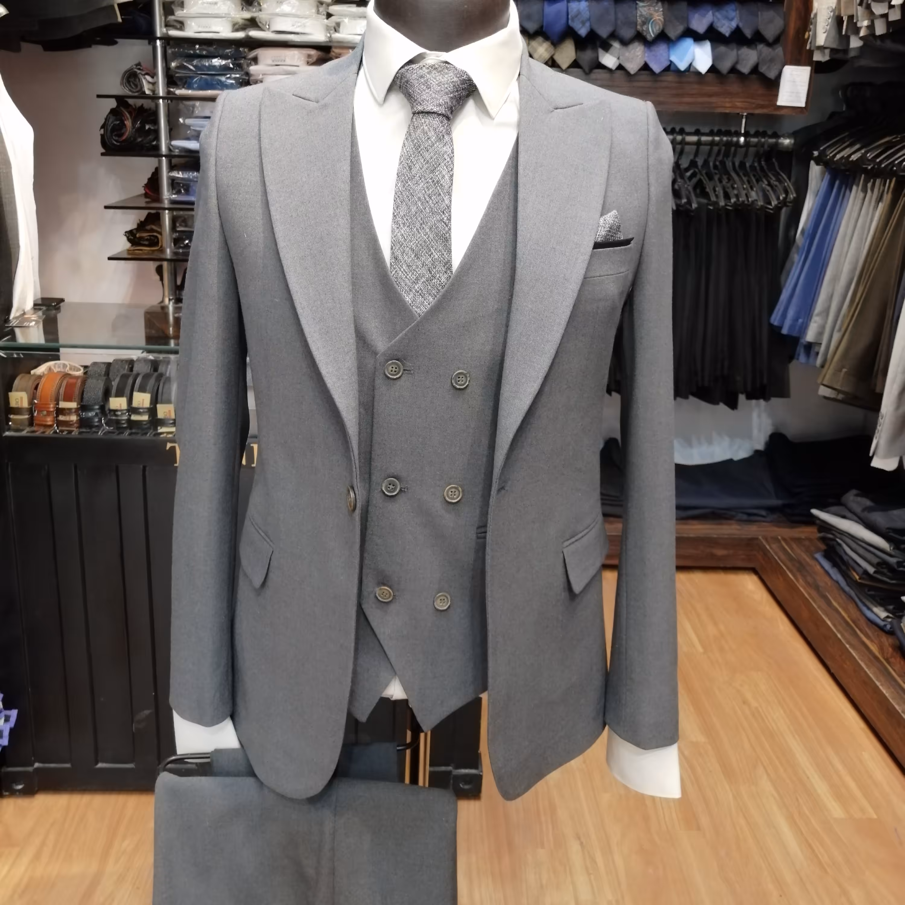 کت و شلوار اسلیم فیت مجلسی(کت و شلوار و جلیقه) 