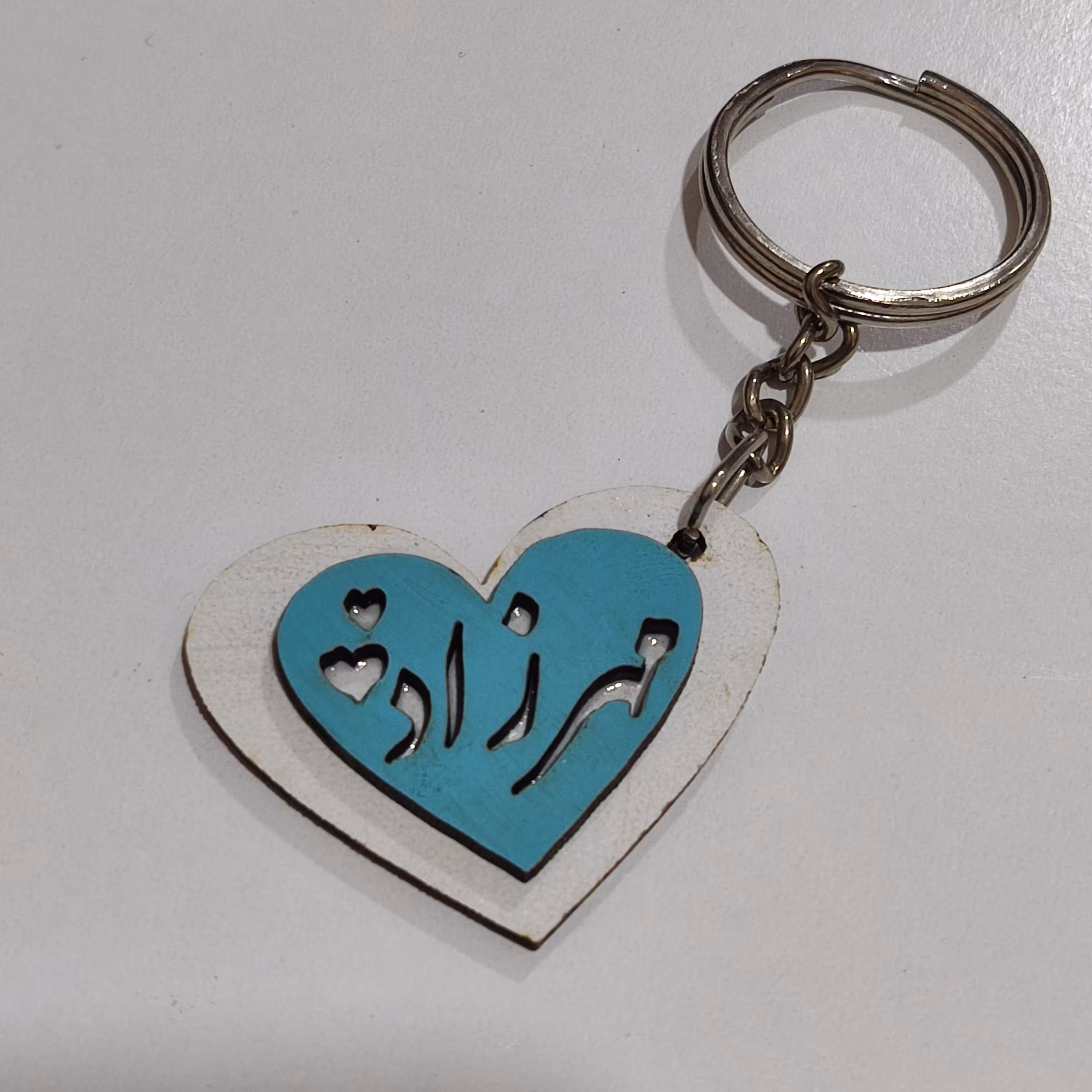 دست کلید چوبی (پاسوییچی) قلبی شکل اسم مهرزاد دارای رنگبندی و شکل مختلف