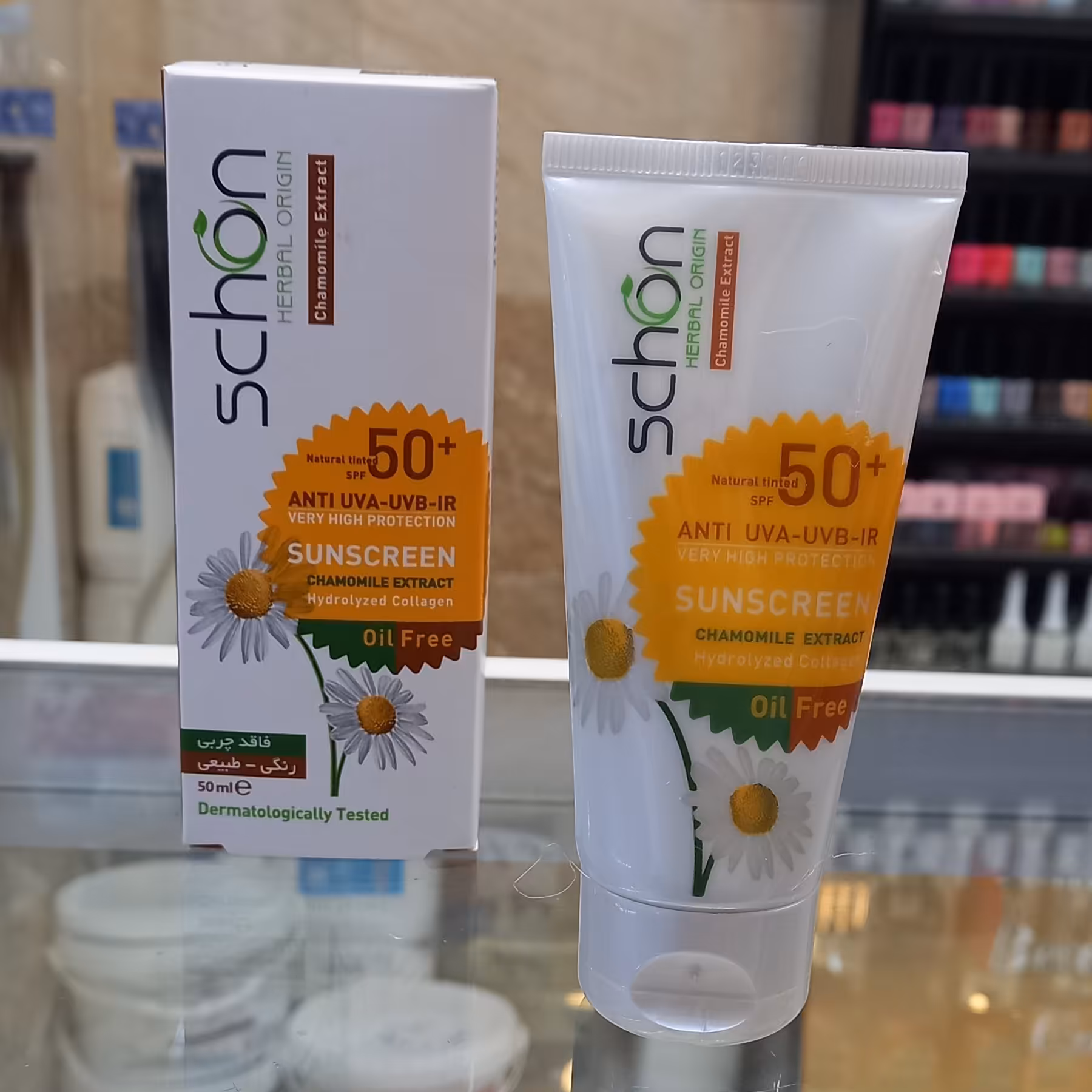 ضدآفتاب شون رنگی فاقد چربی با SPF50 با یک عدد ماسک ورقه ای صورت