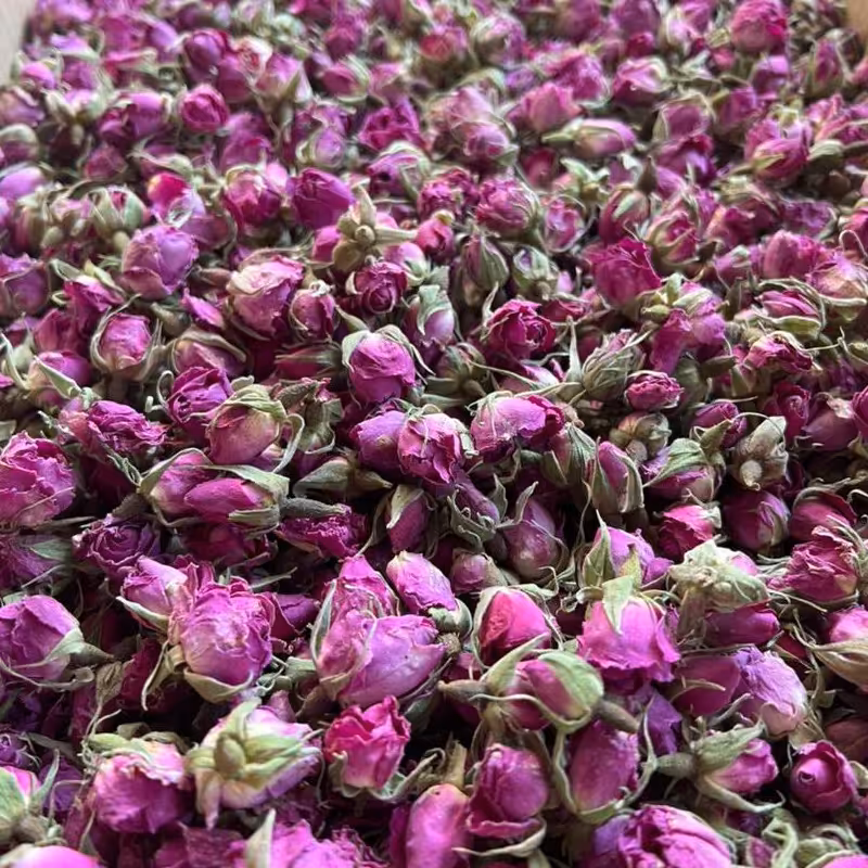 غنچه گل سرخ 200 گرم 130 هزار تومان یک کیلو 590 هزار تومان